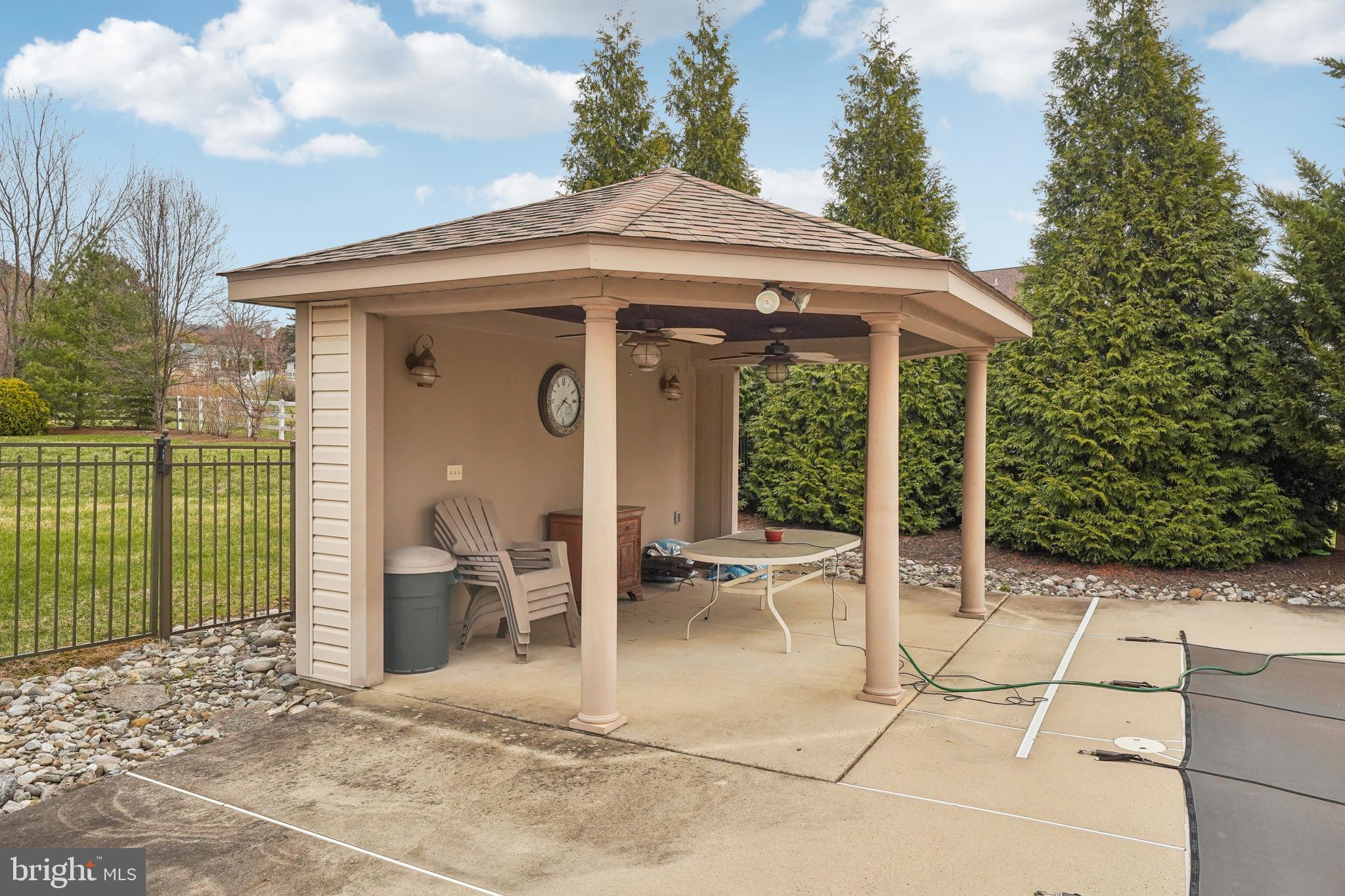 WOODS EDGE - Residential