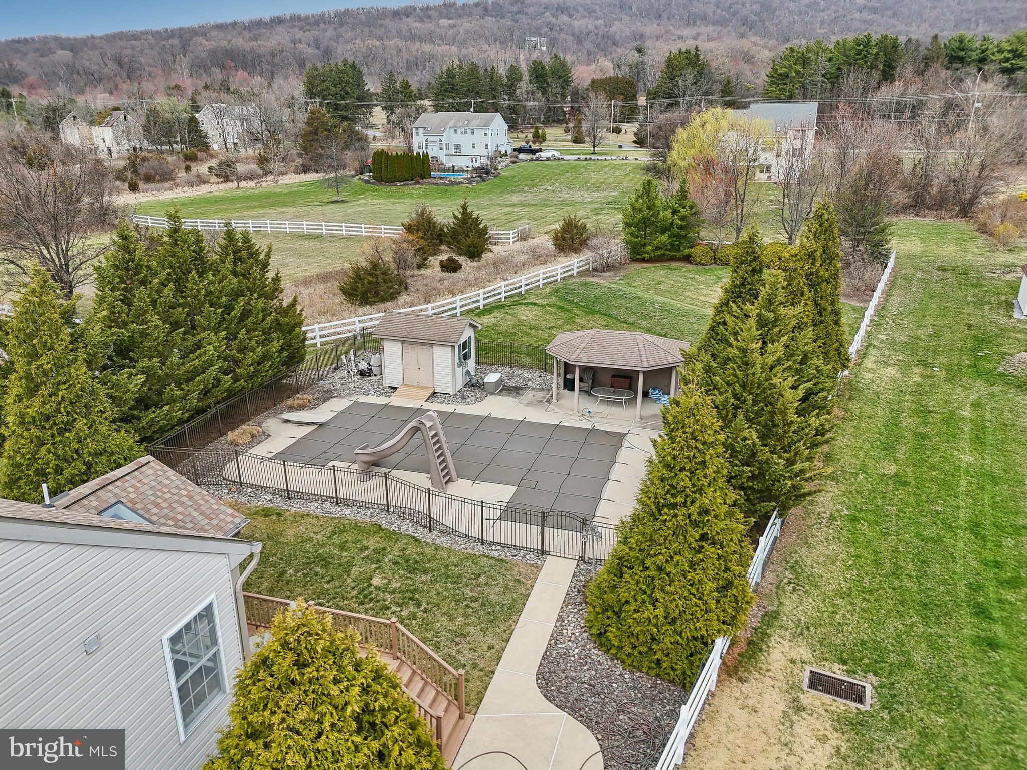 WOODS EDGE - Residential