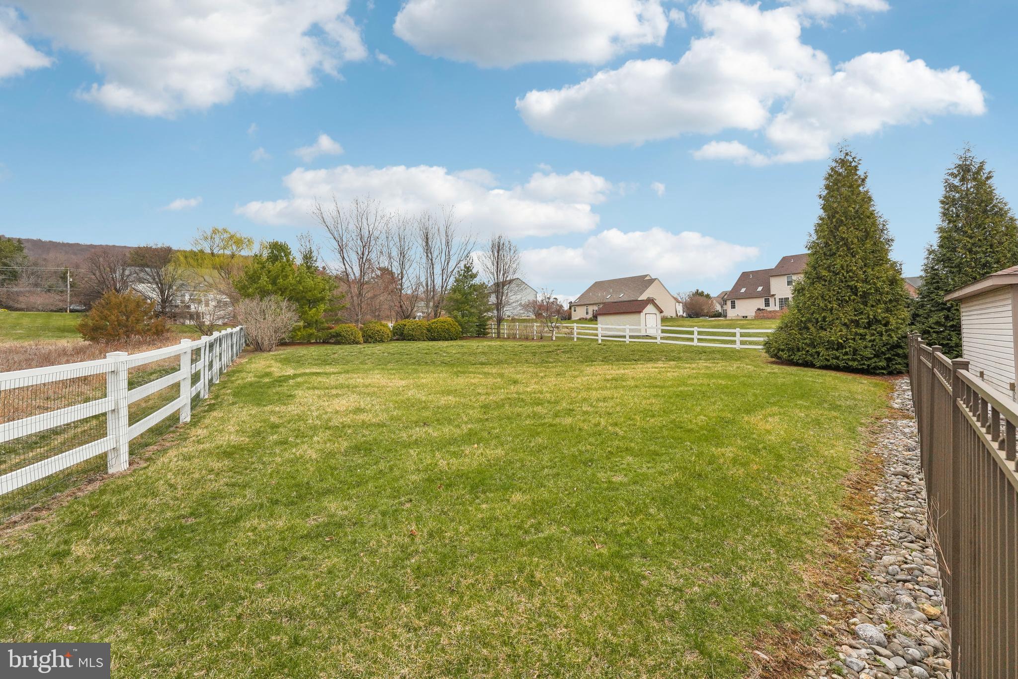 WOODS EDGE - Residential