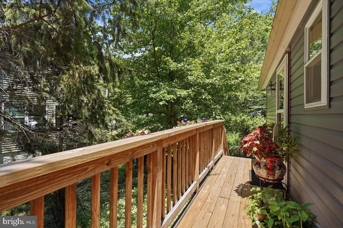 1458 WOODCREST LANE