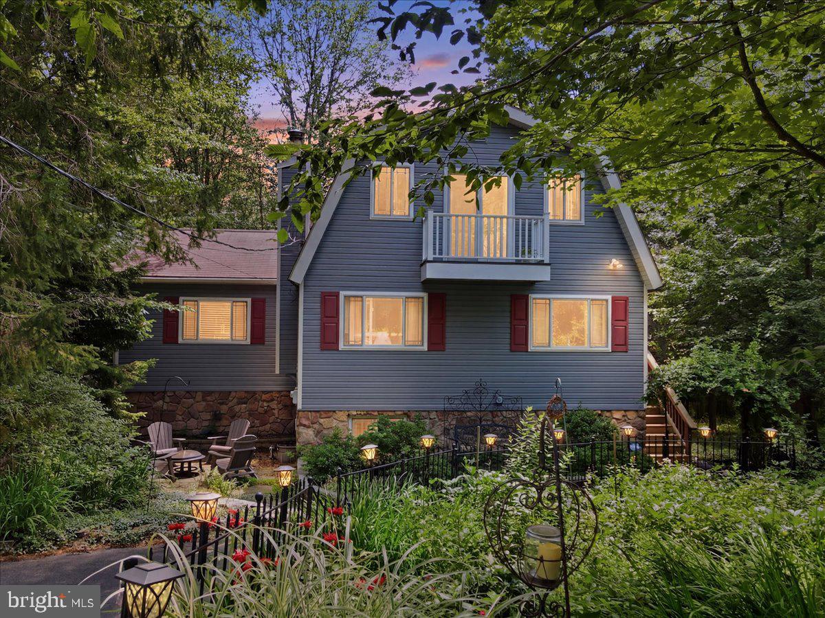 1458 WOODCREST LANE