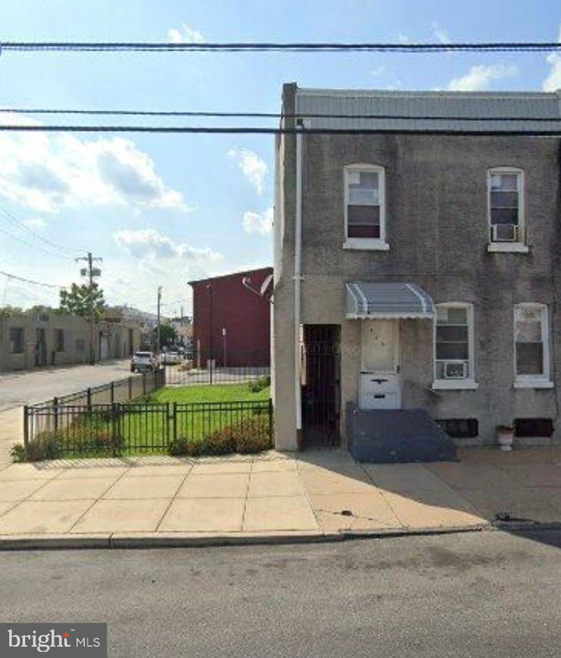 Vacant corner Lot 20 x55 Zoned CMX2 mixed used building on the 61St. & Osage very busy street waiting for your imagination!
Investors, builders opportunity is here!
Drive by many new construction projects in the area!!
Great Lot in Great Area!!