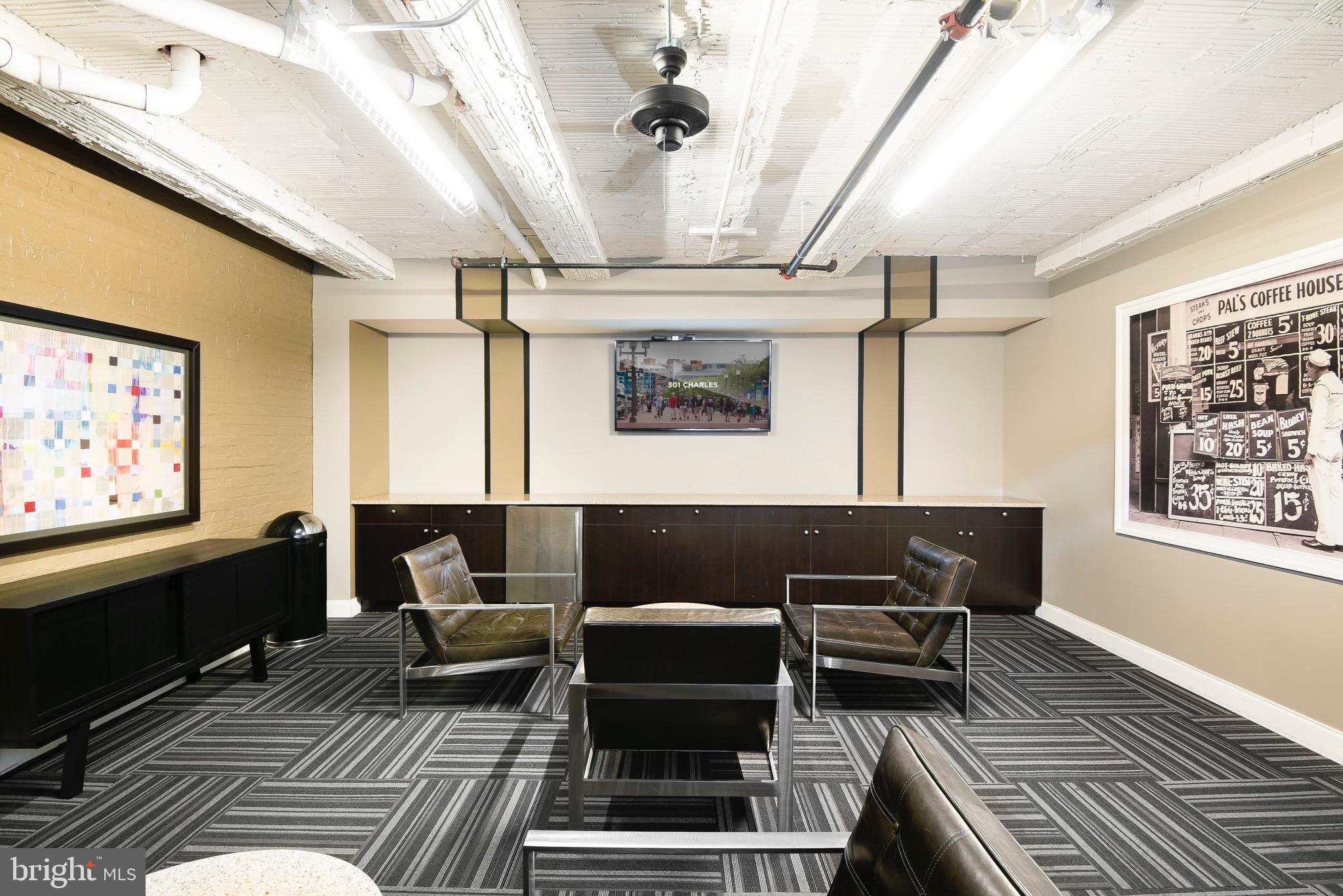 DOWNTOWN - Residential Lease