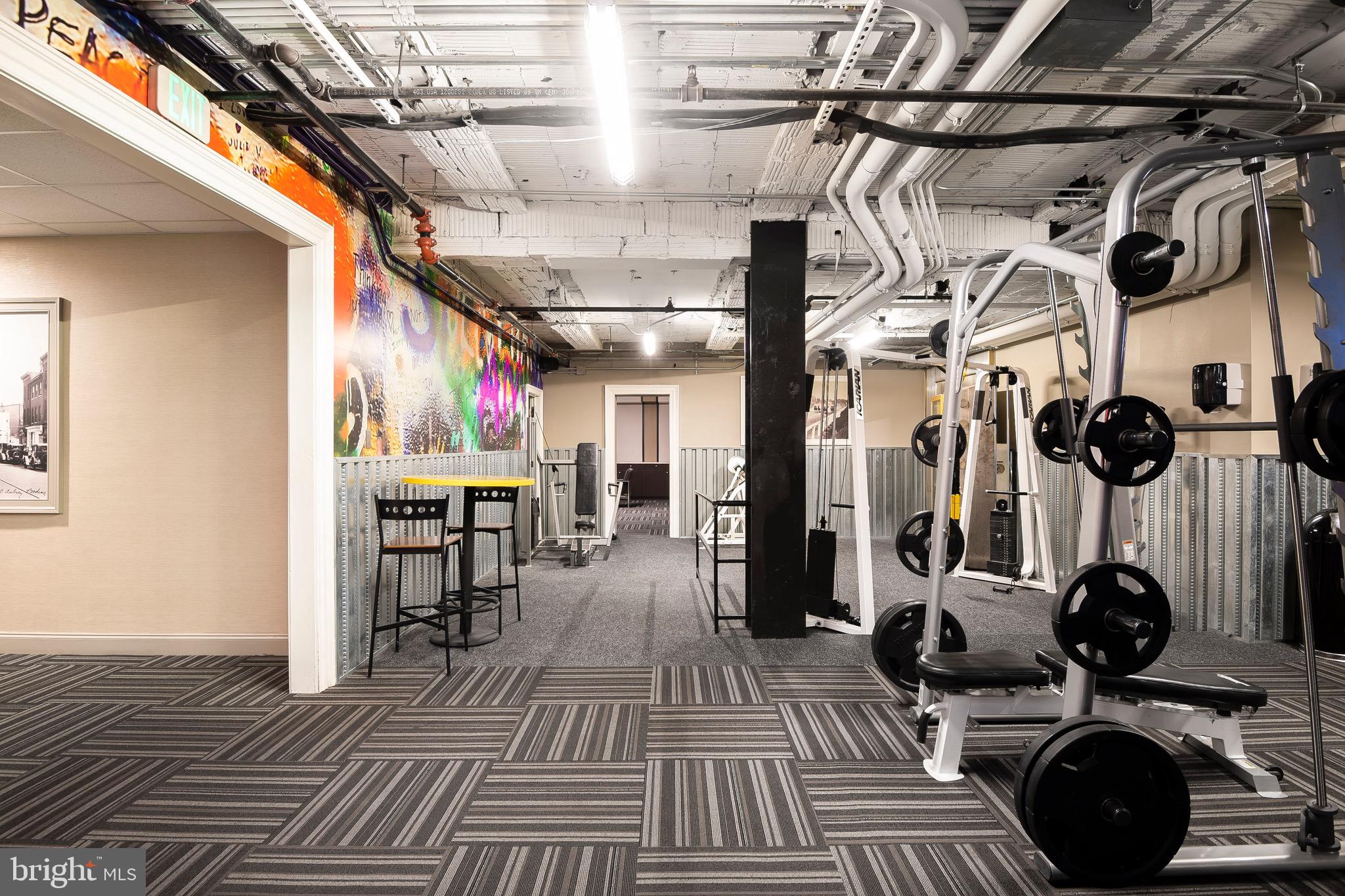 DOWNTOWN - Residential Lease