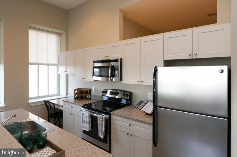 DOWNTOWN - Residential Lease