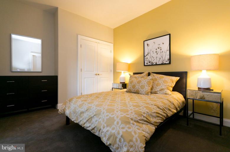 DOWNTOWN - Residential Lease