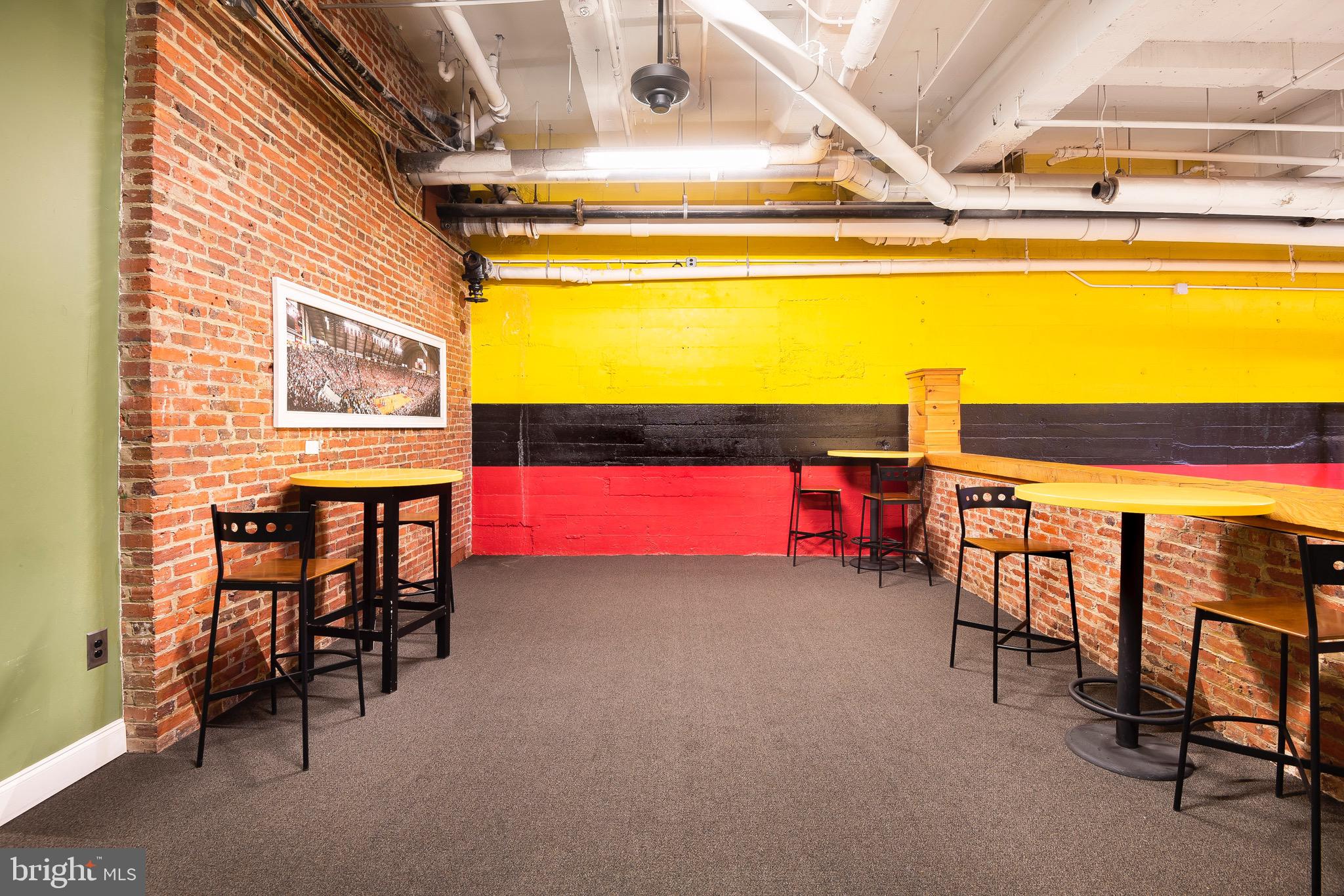DOWNTOWN - Residential Lease