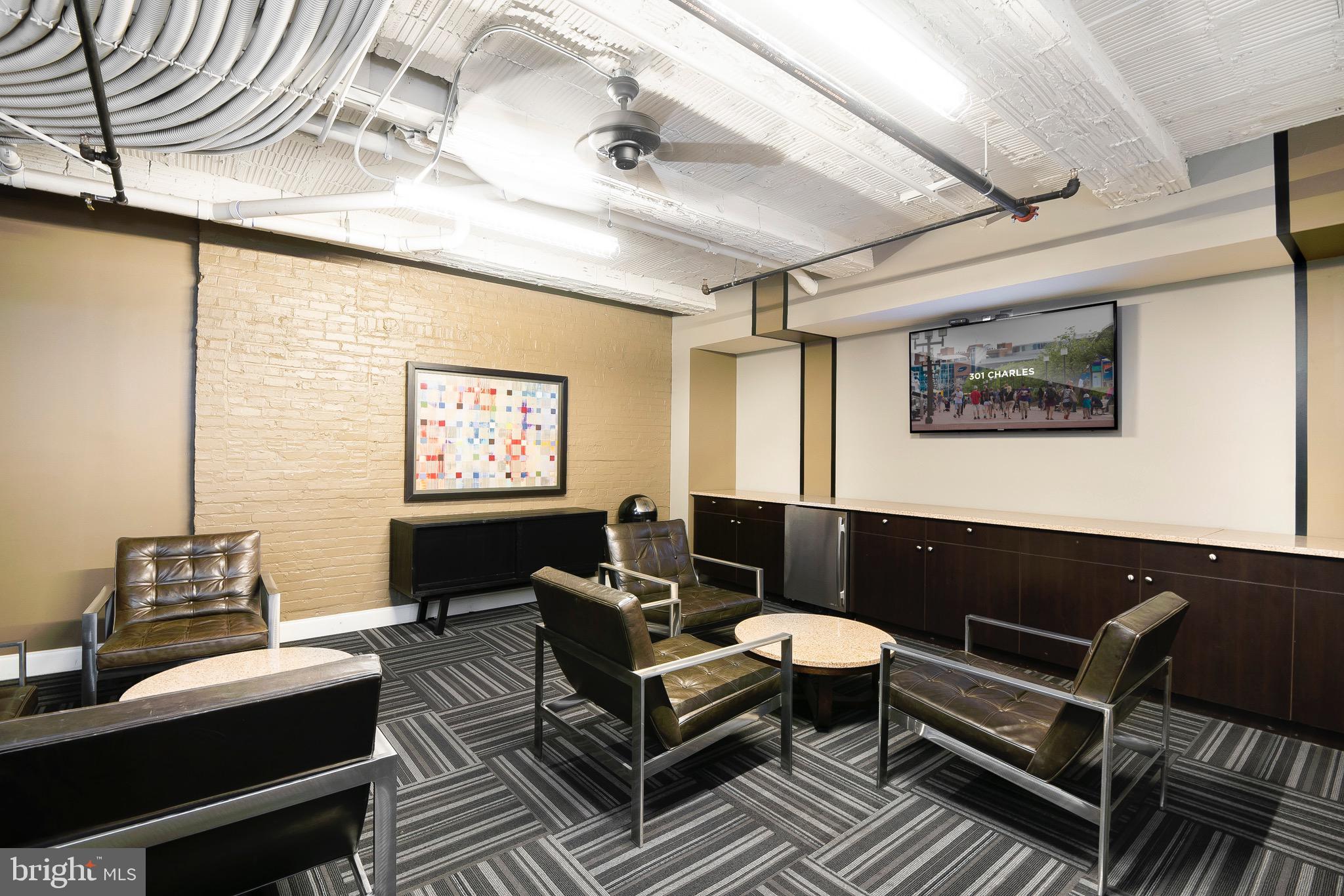 DOWNTOWN - Residential Lease