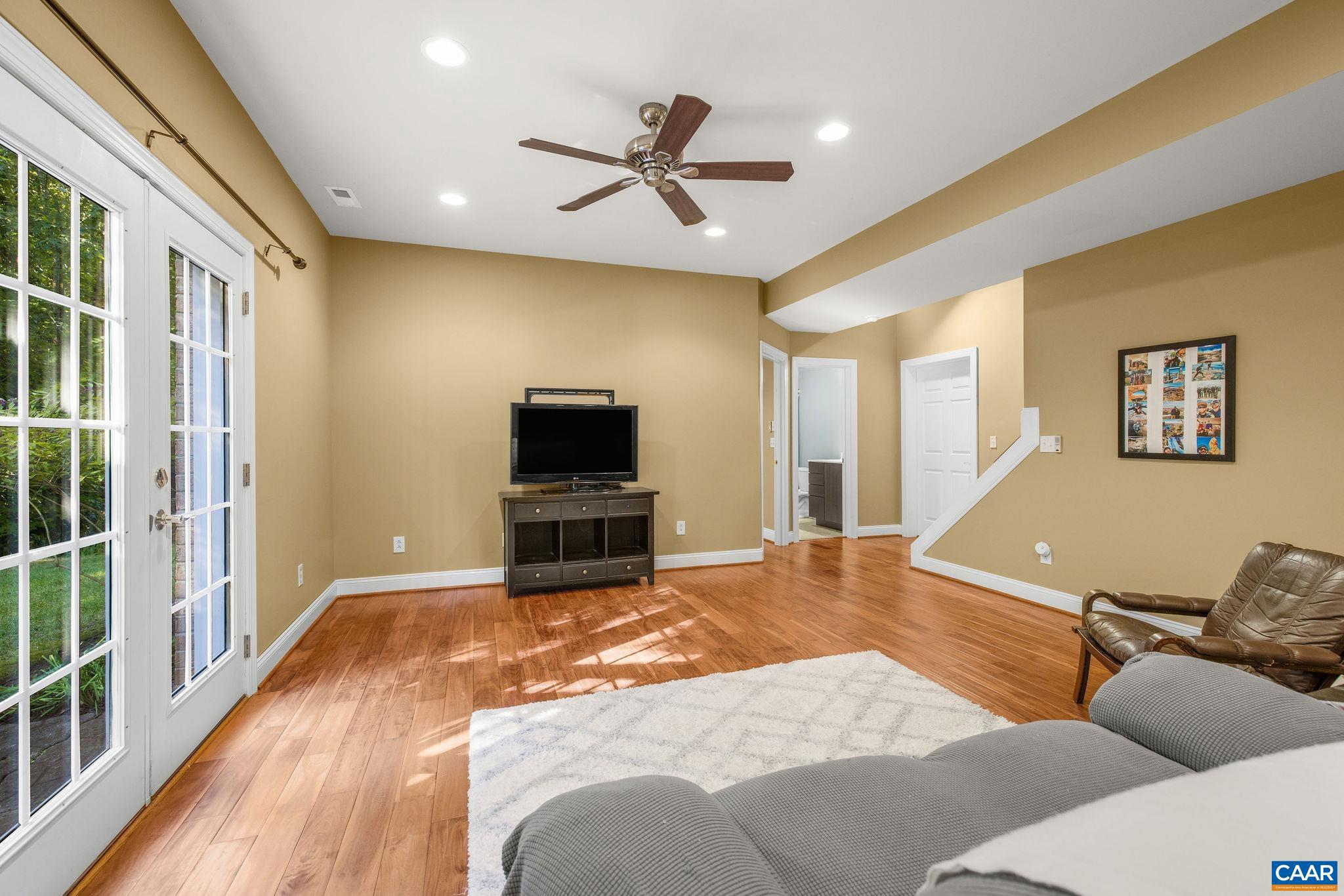 MONTGOMERY RIDGE - Residential