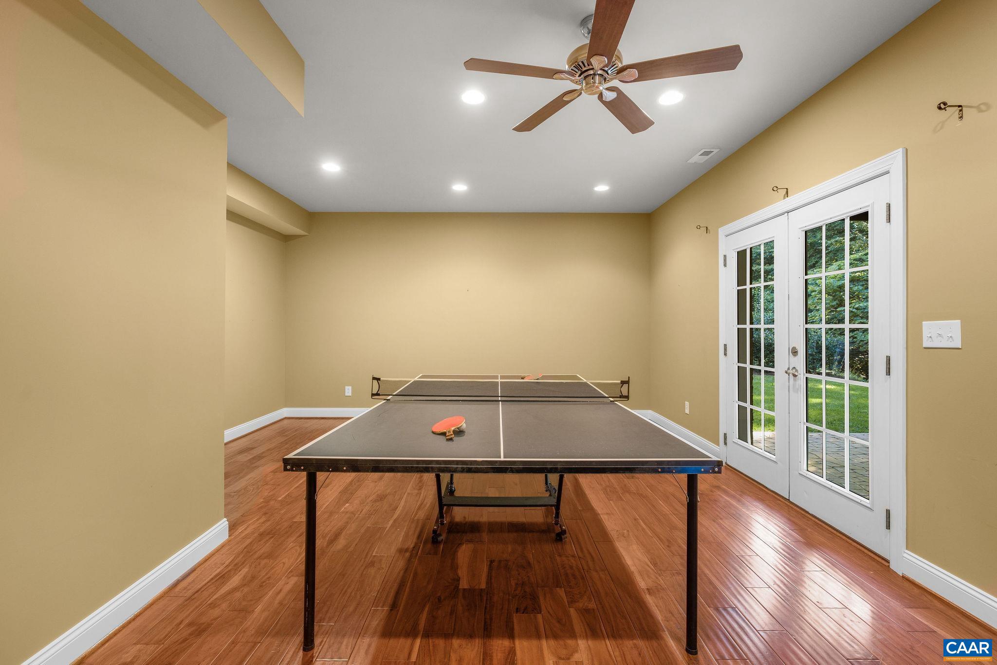 MONTGOMERY RIDGE - Residential