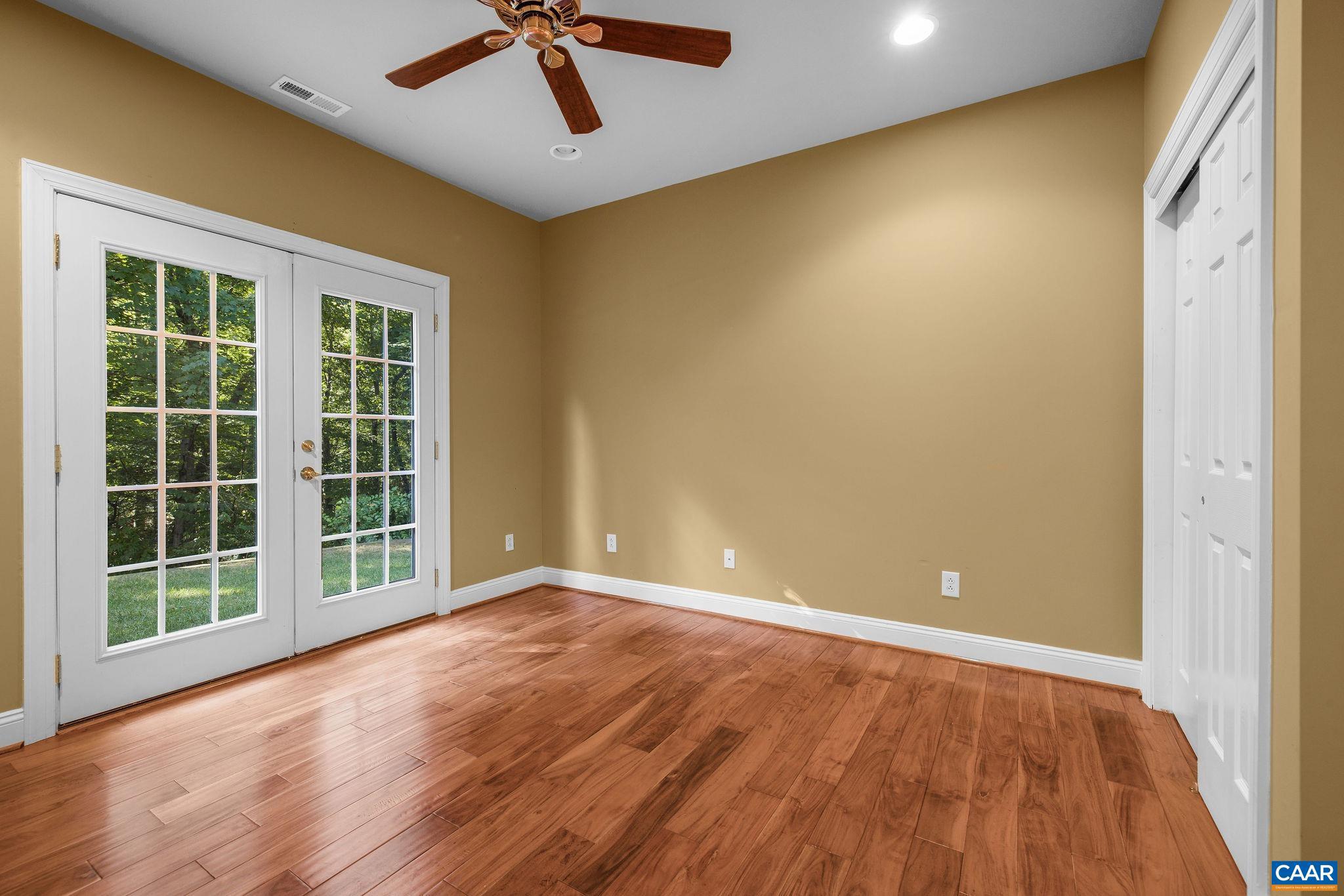 MONTGOMERY RIDGE - Residential