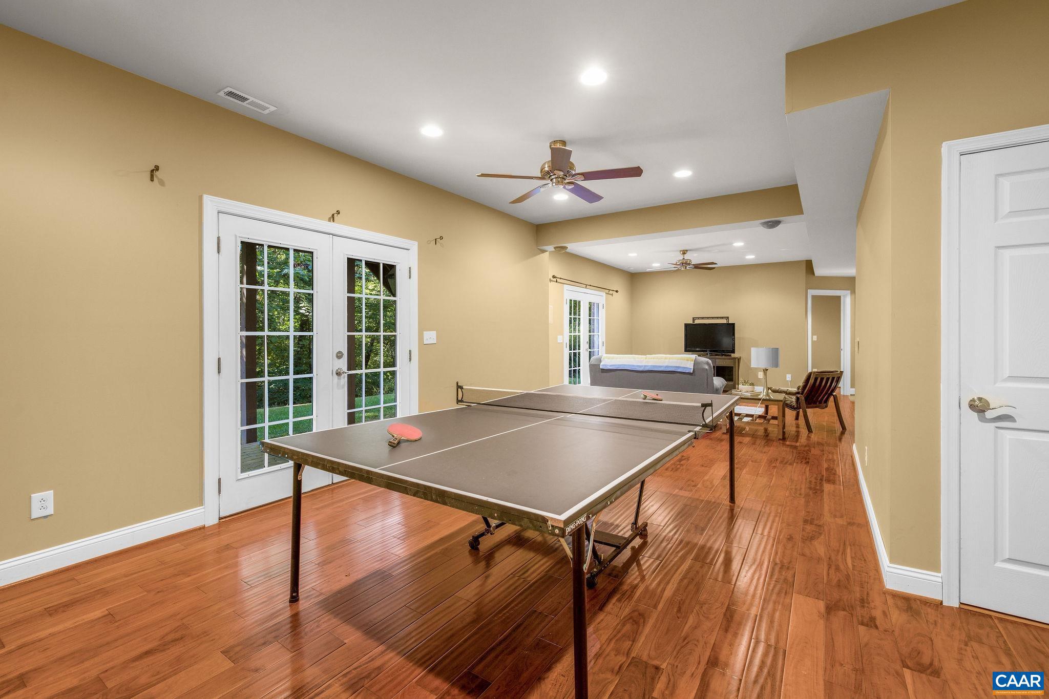 MONTGOMERY RIDGE - Residential