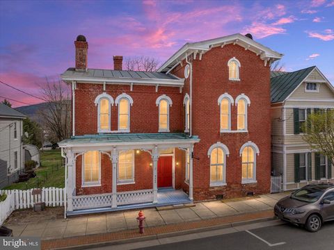 Homes For Sale - 9400 S Congress Street<br/> NEW MARKET, VA 22844