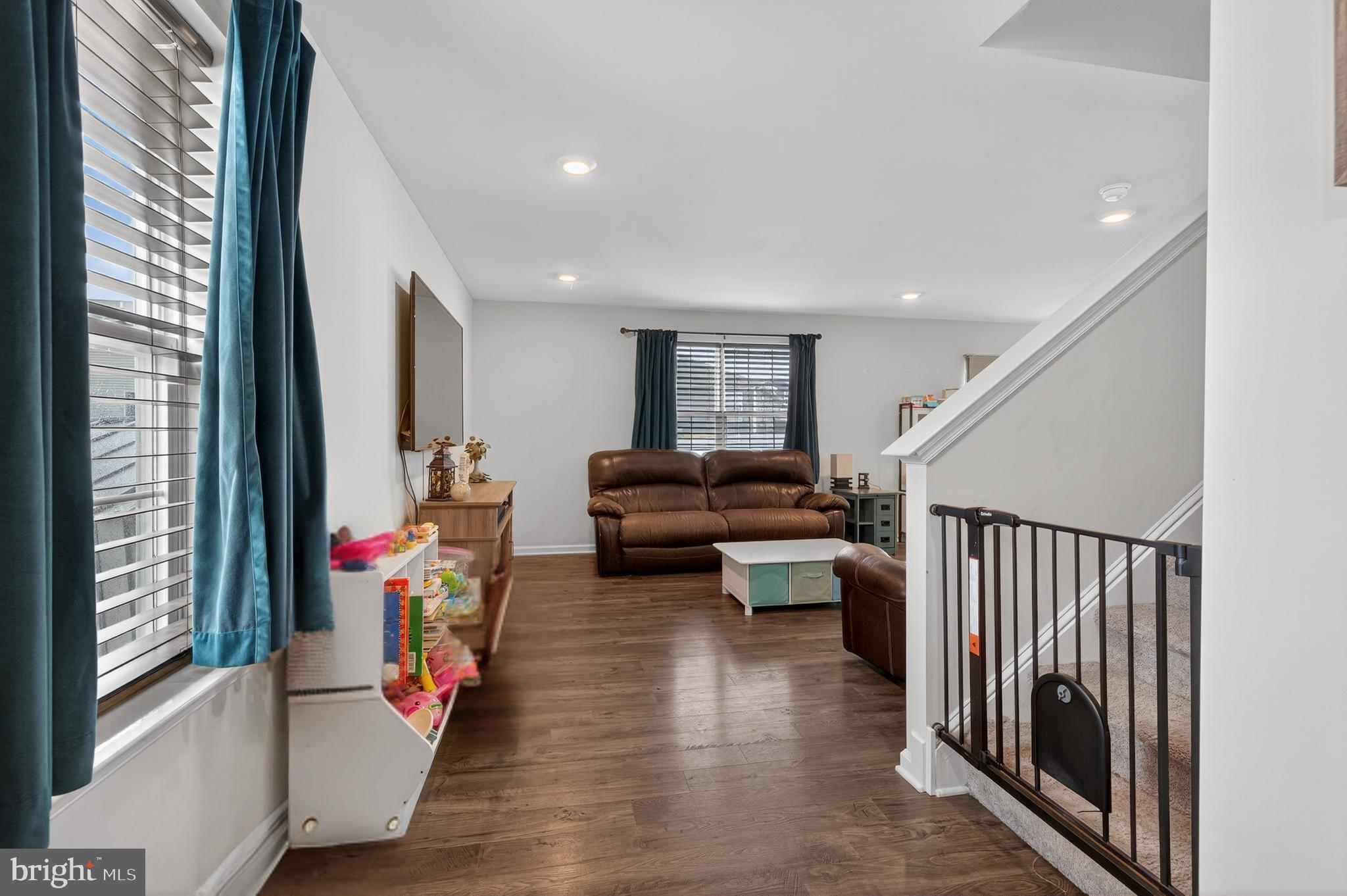 533 E 4TH STREET
