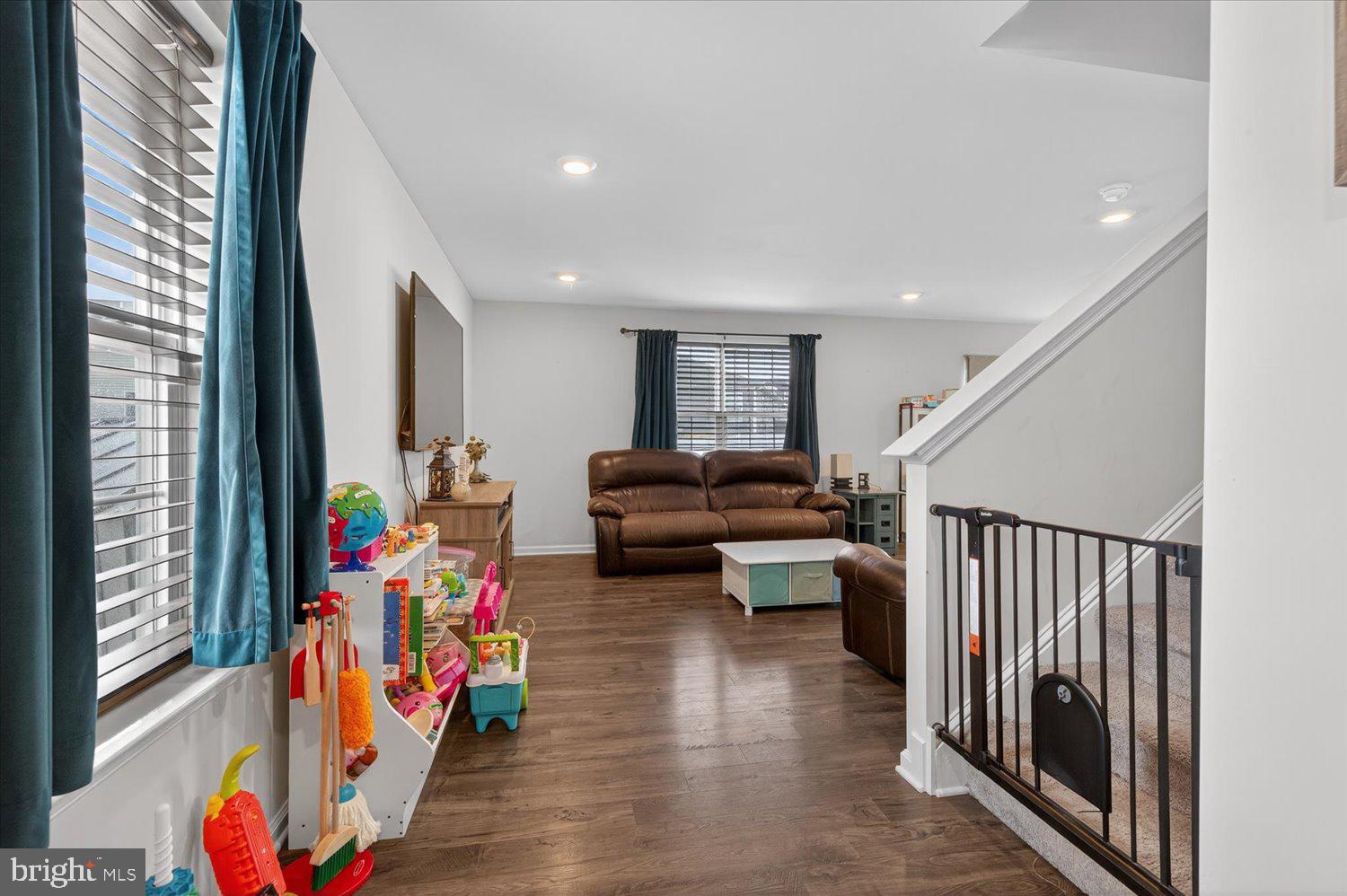 533 E 4TH STREET
