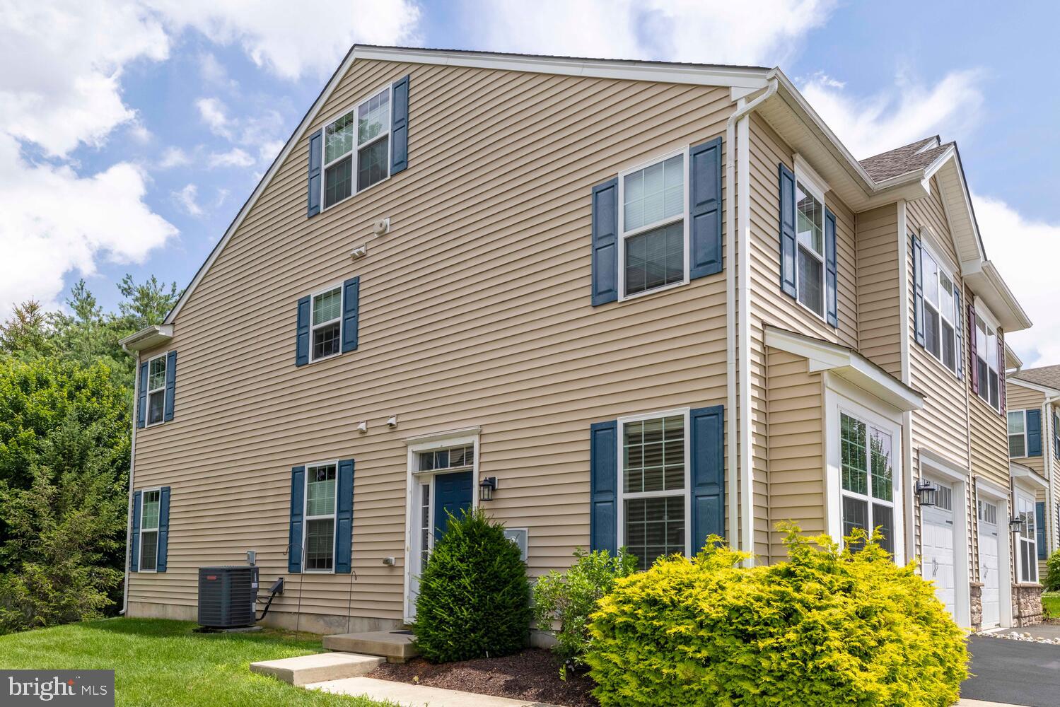 1005 CHAPMAN CIRCLE