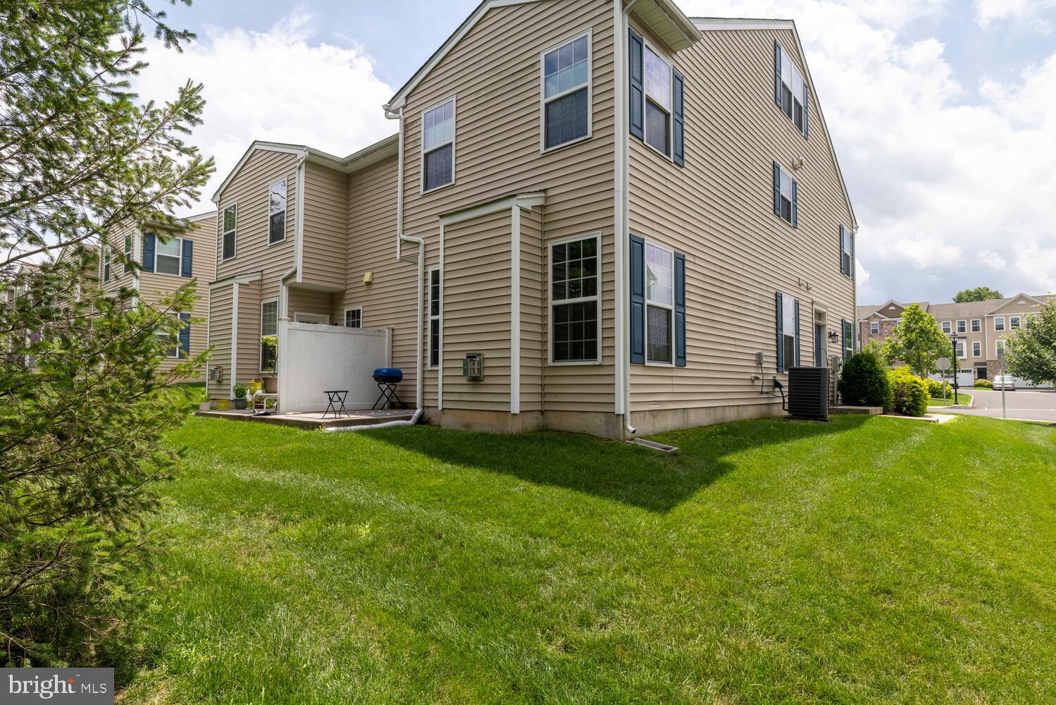 1005 CHAPMAN CIRCLE