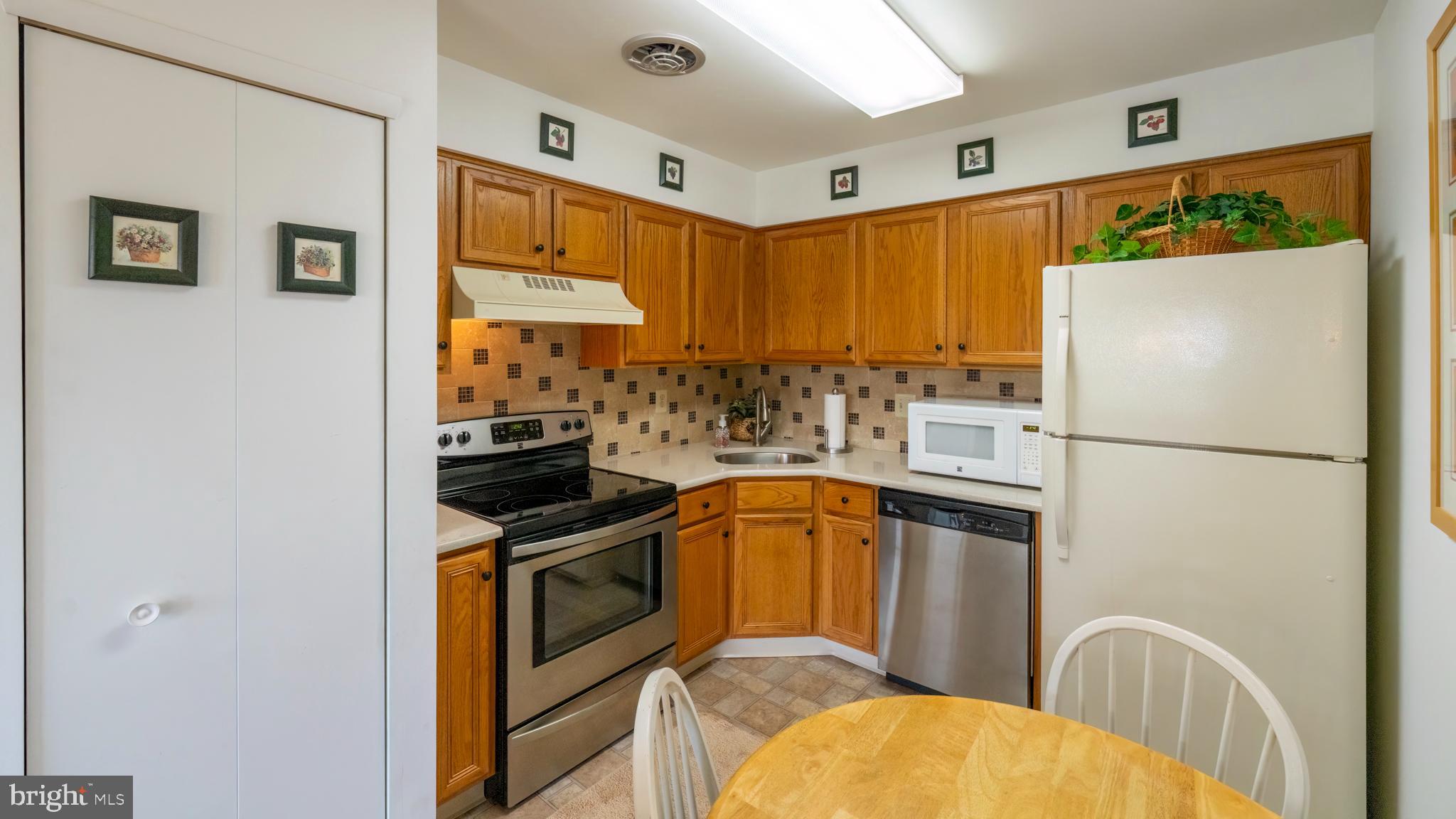 MONTGOMERY PLACE - Residential