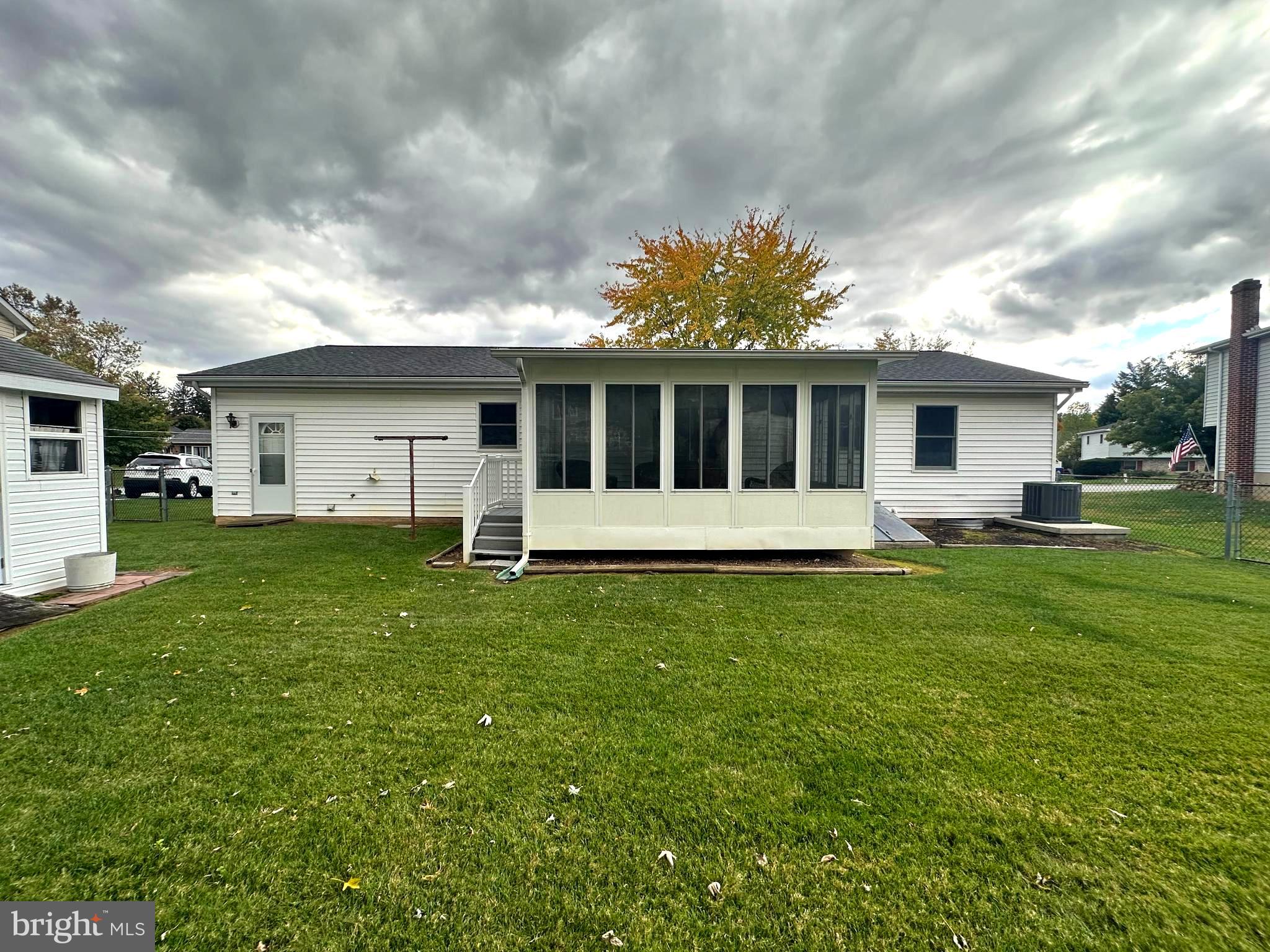6 MEADOW LANE