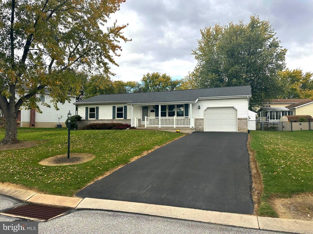 Photo of 6 Meadow Lane, HANOVER, PA 17331 (MLS # PAYK2092394)