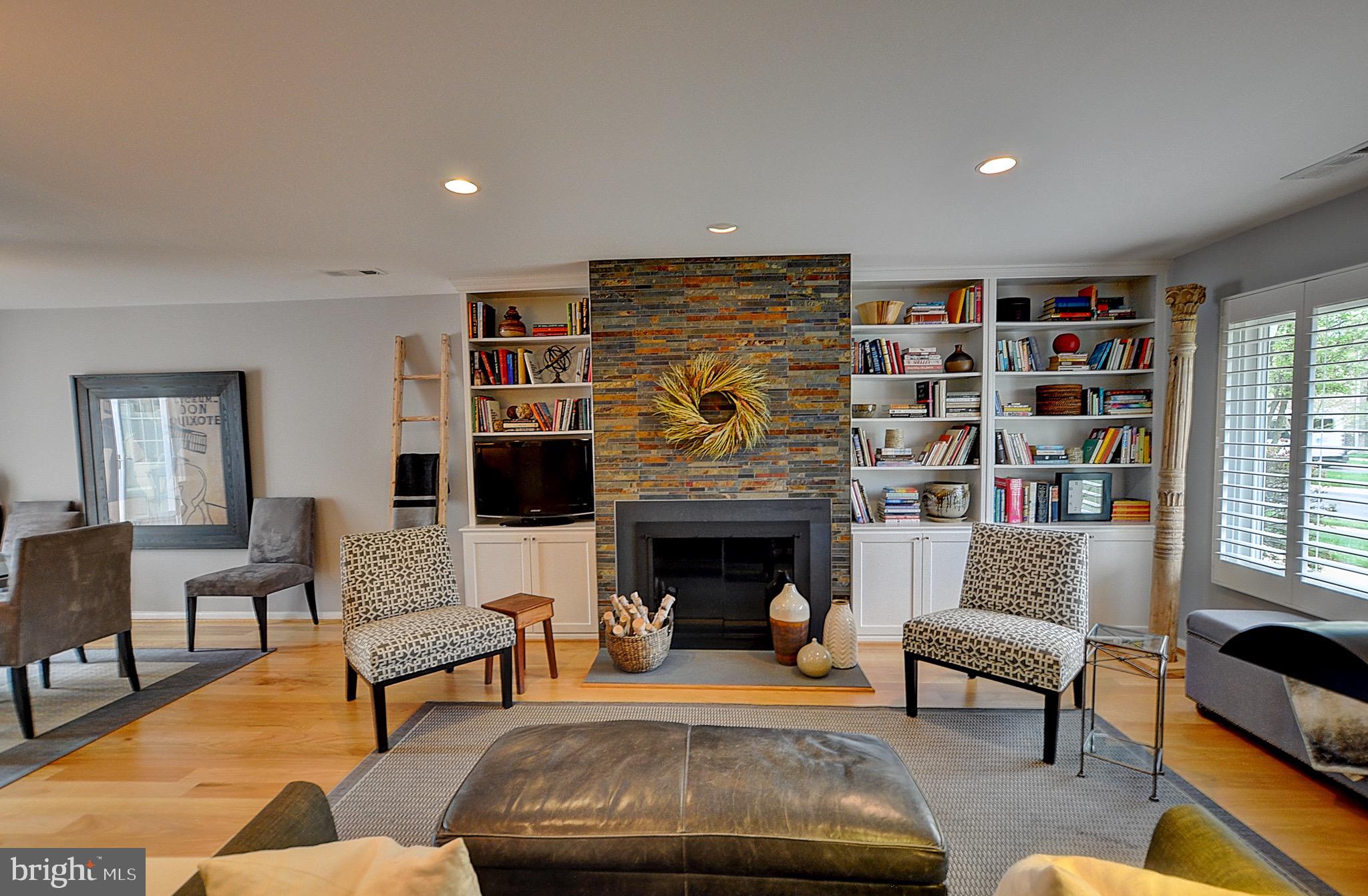 LEISURE WORLD - Residential