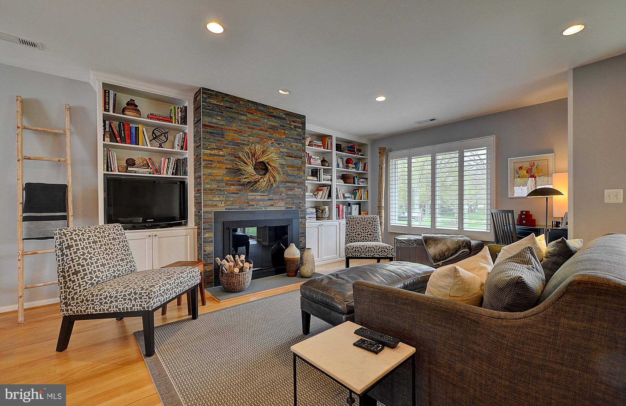 LEISURE WORLD - Residential