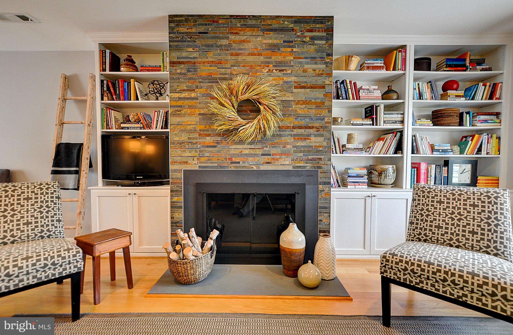 LEISURE WORLD - Residential