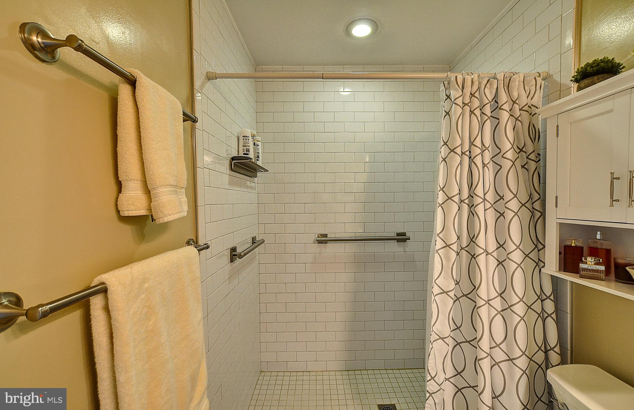 LEISURE WORLD - Residential