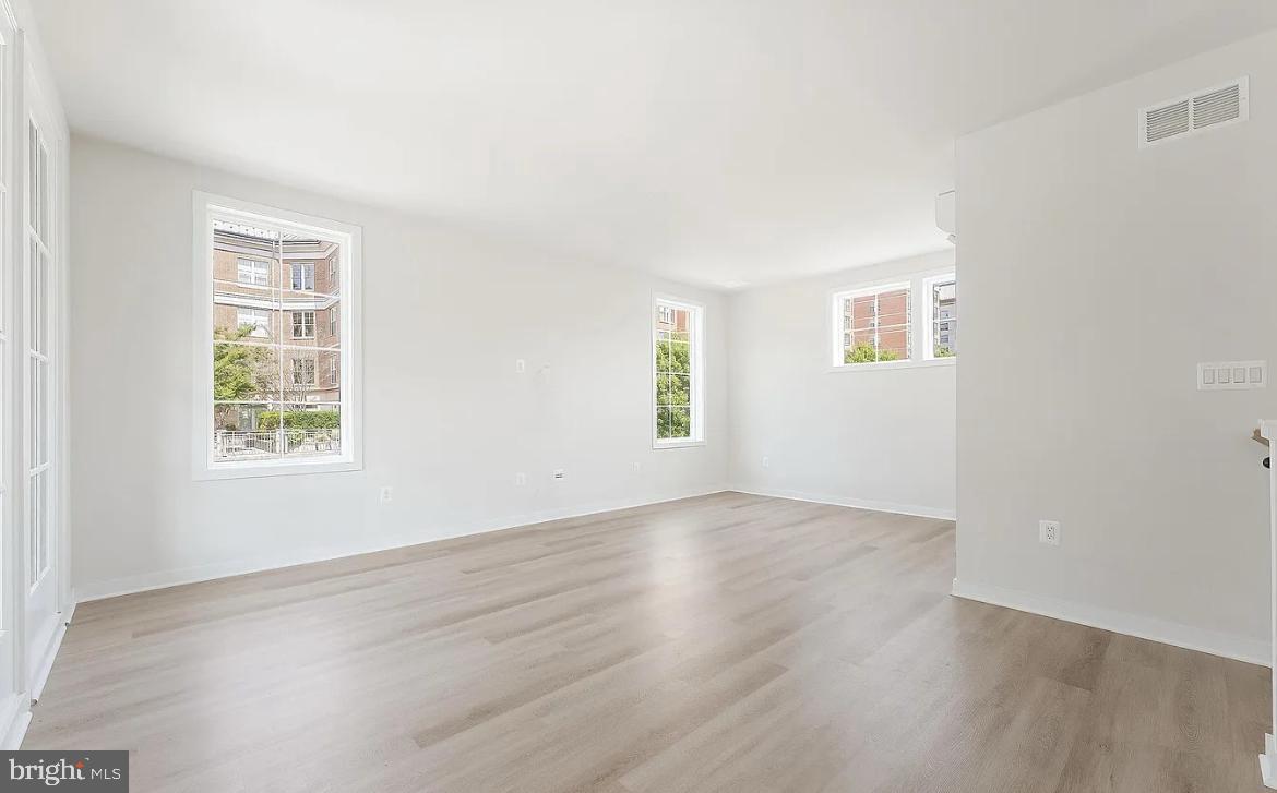 RESTON - Residential Lease