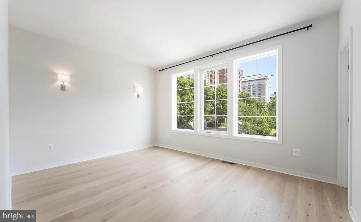 RESTON - Residential Lease