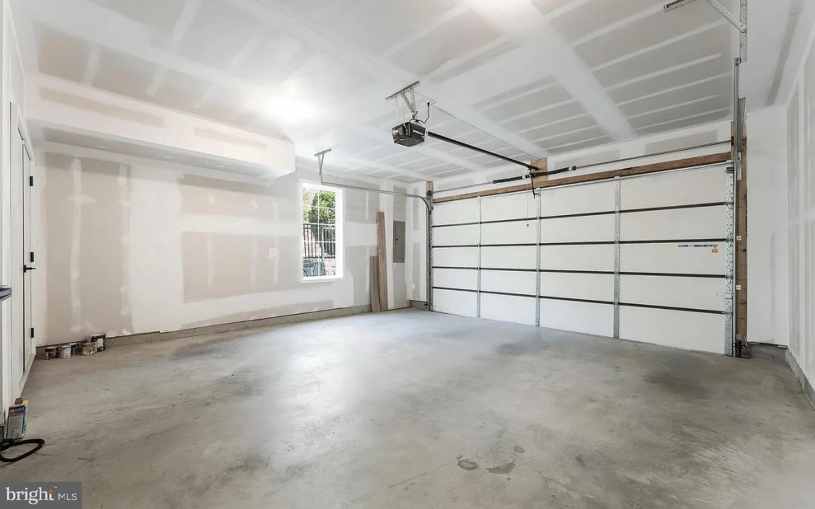 RESTON - Residential Lease