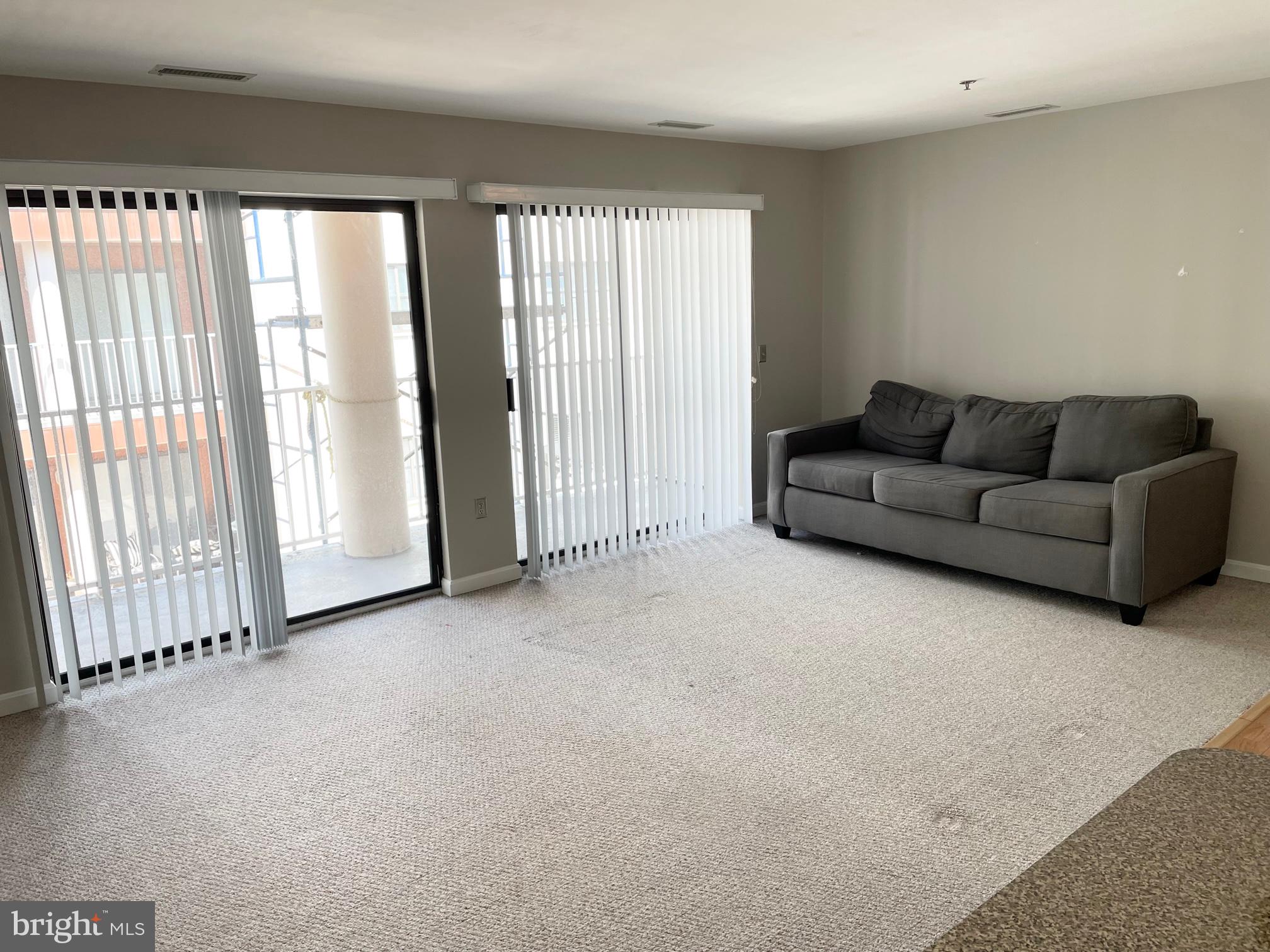 2702 E LIGHTHOUSE PT E 635