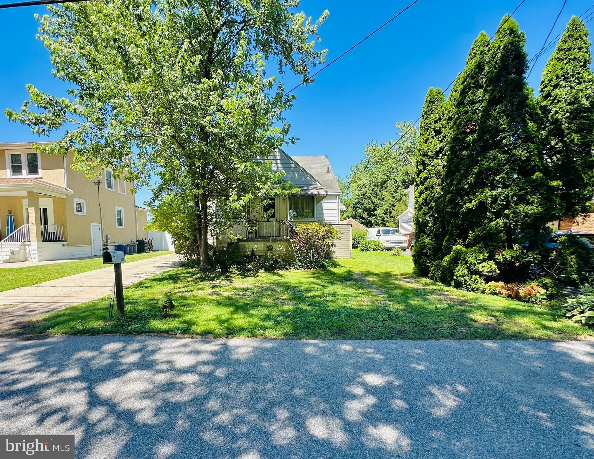 8608 OAK ROAD
