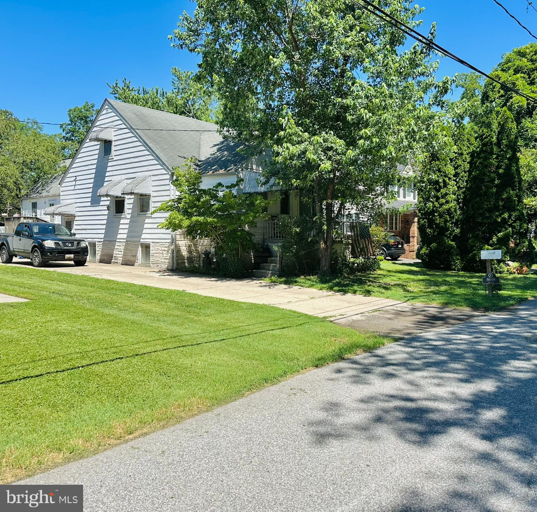 8608 OAK ROAD