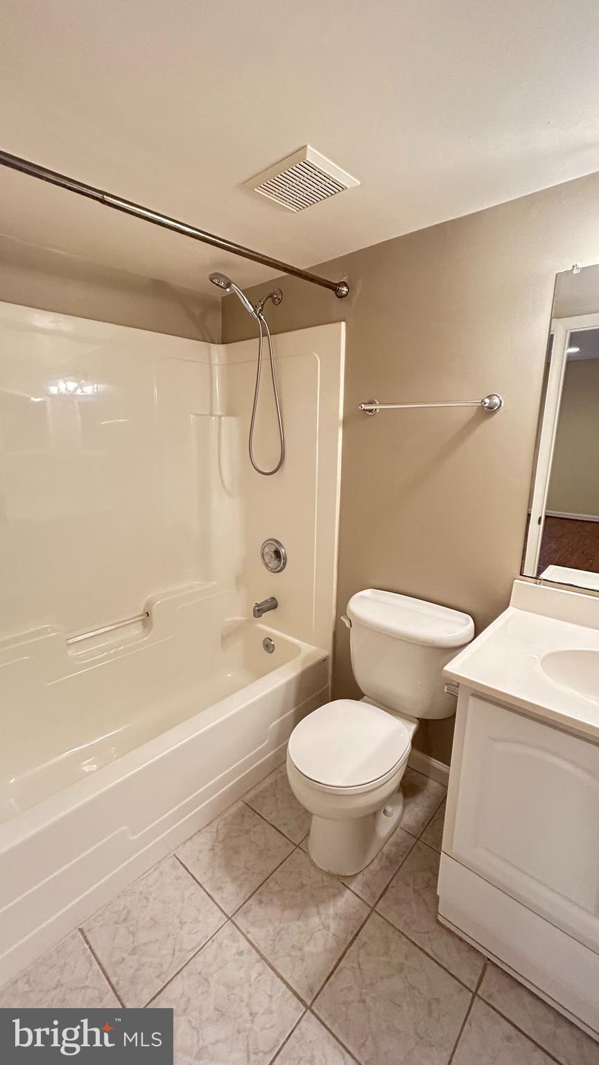 RIVER HILL - Residential Lease