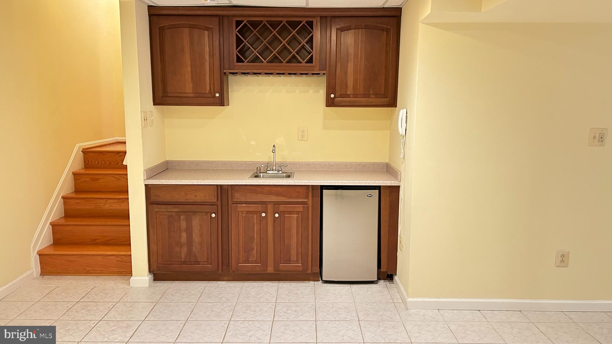 RIVER HILL - Residential Lease