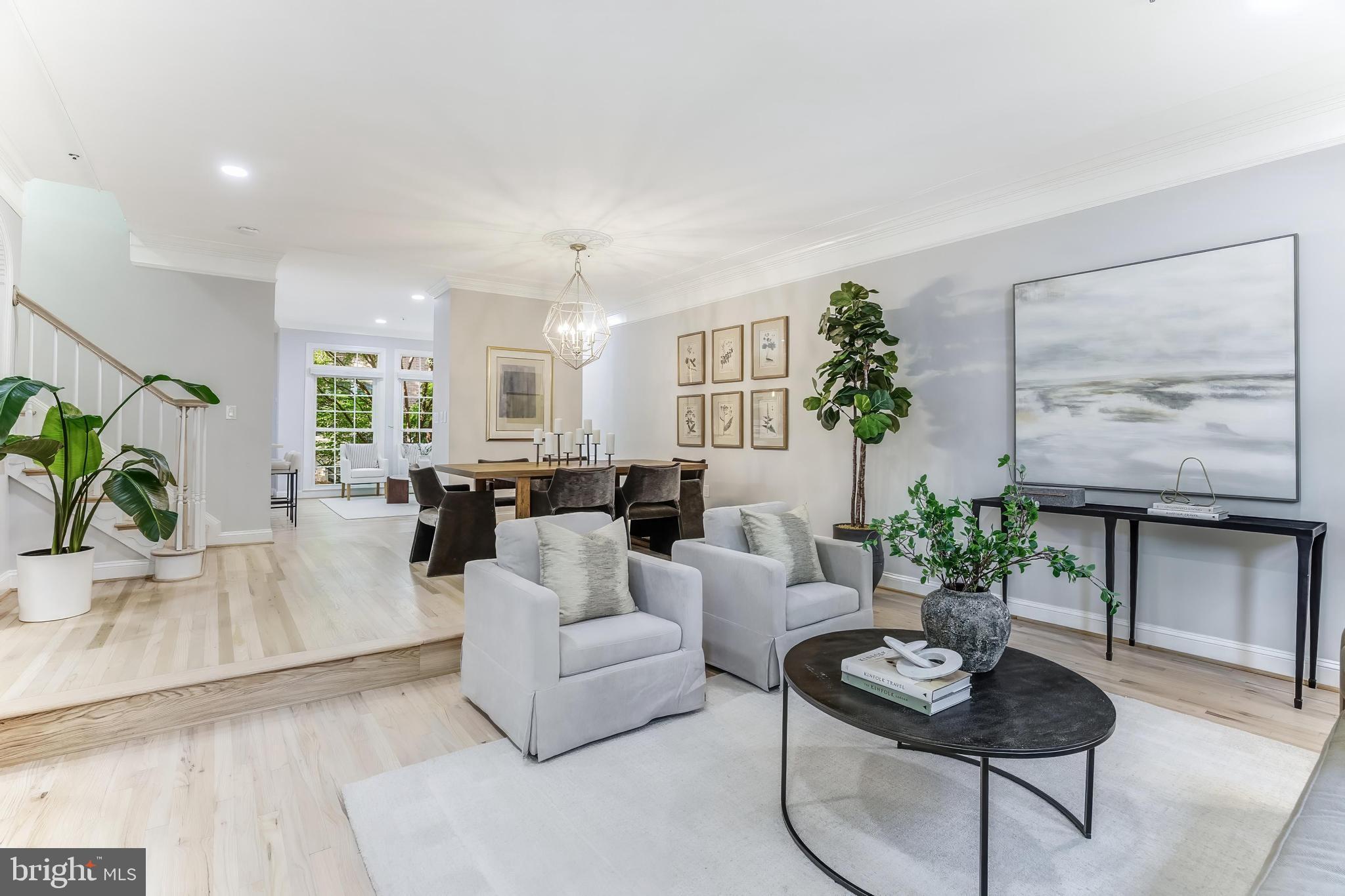 1503 N COLONIAL COURT