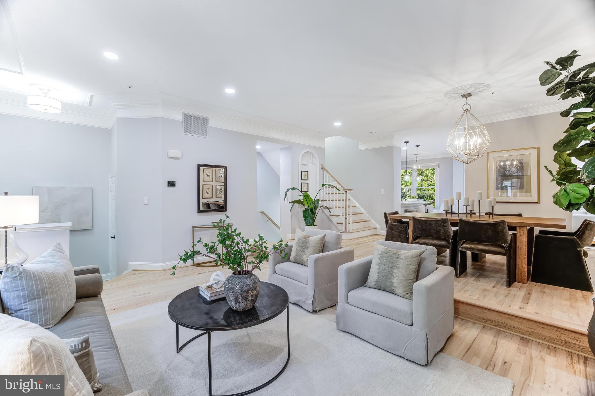 1503 N COLONIAL COURT