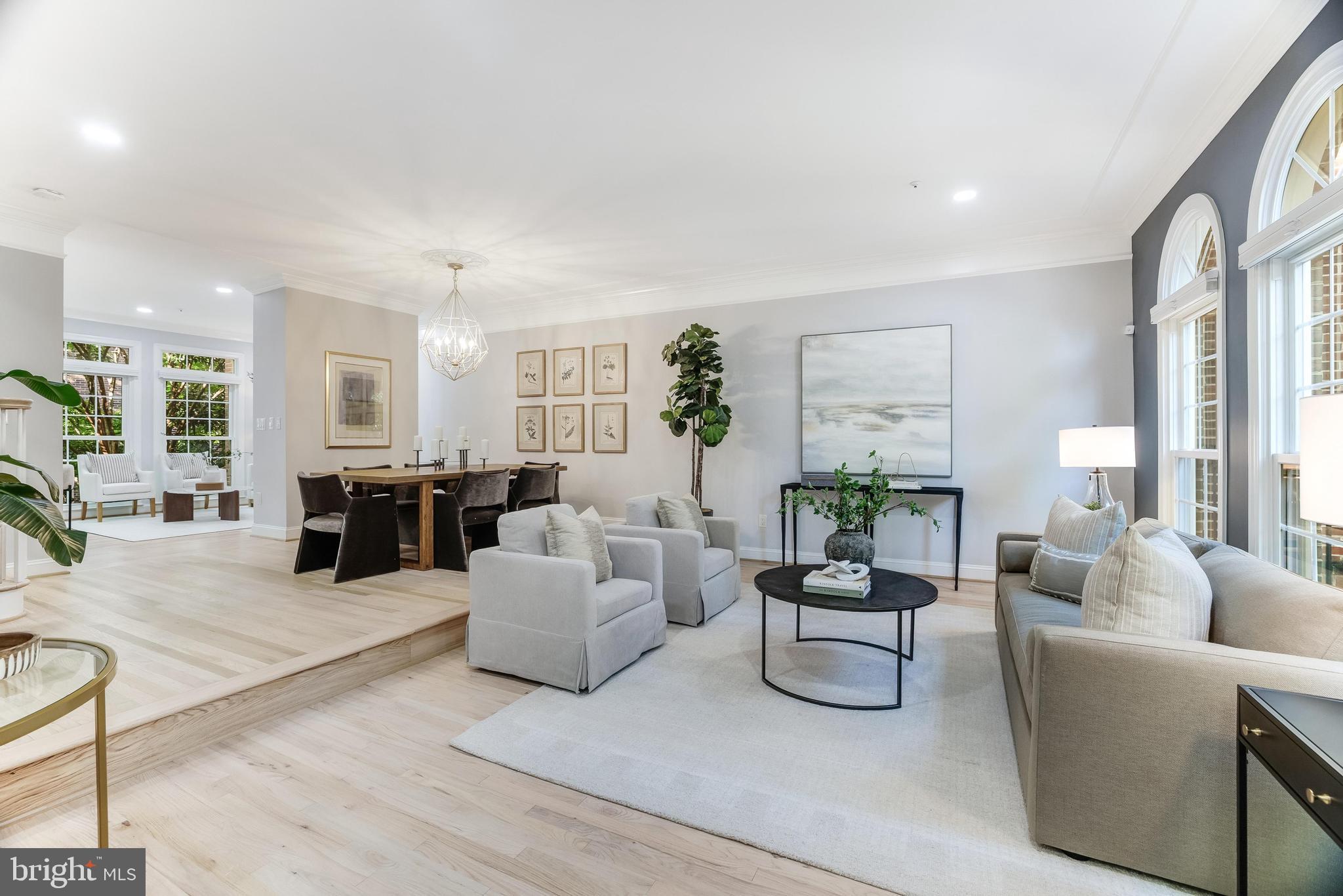 1503 N COLONIAL COURT
