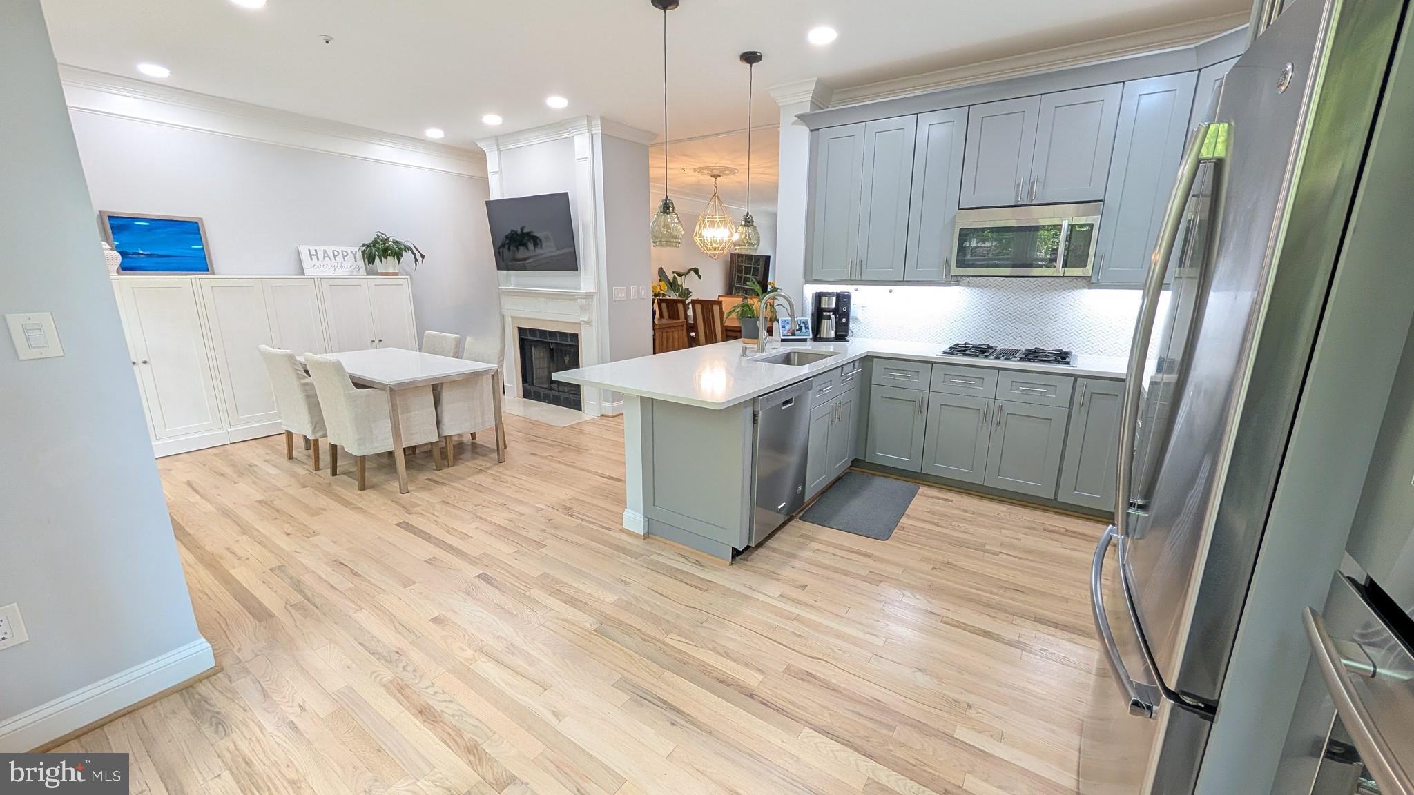 1503 N COLONIAL COURT