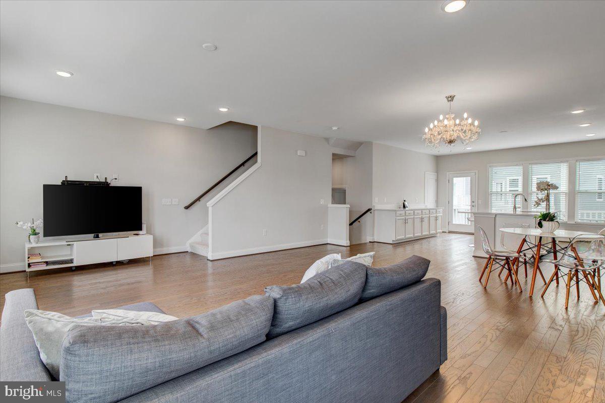 POTOMAC SHORES - Residential Lease