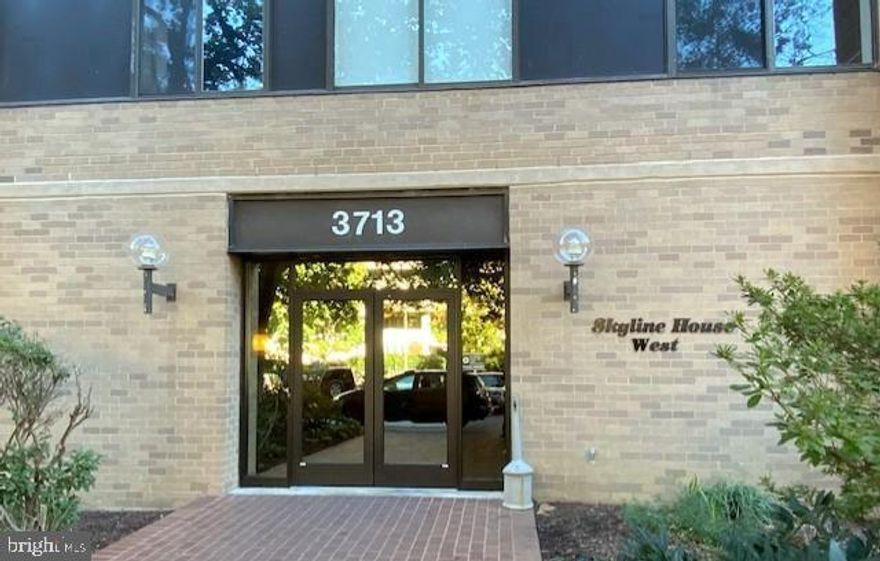 WONDERFUL SPACIOUS TWO BEDROOM   1 and 1/2 Bathroom,  1286 SF,,  20 FT BALCONY. WASHER AND DRYER IN UNIT, 1 INDOOR GARAGE SPACE INCL. walk-in CLOSETS AND EXTRA STORAGE IN BLDG..  
 Minutes to the Pentagon  D.C and MD . Walk to shopping and restaurants. Public transportation next to the buildings