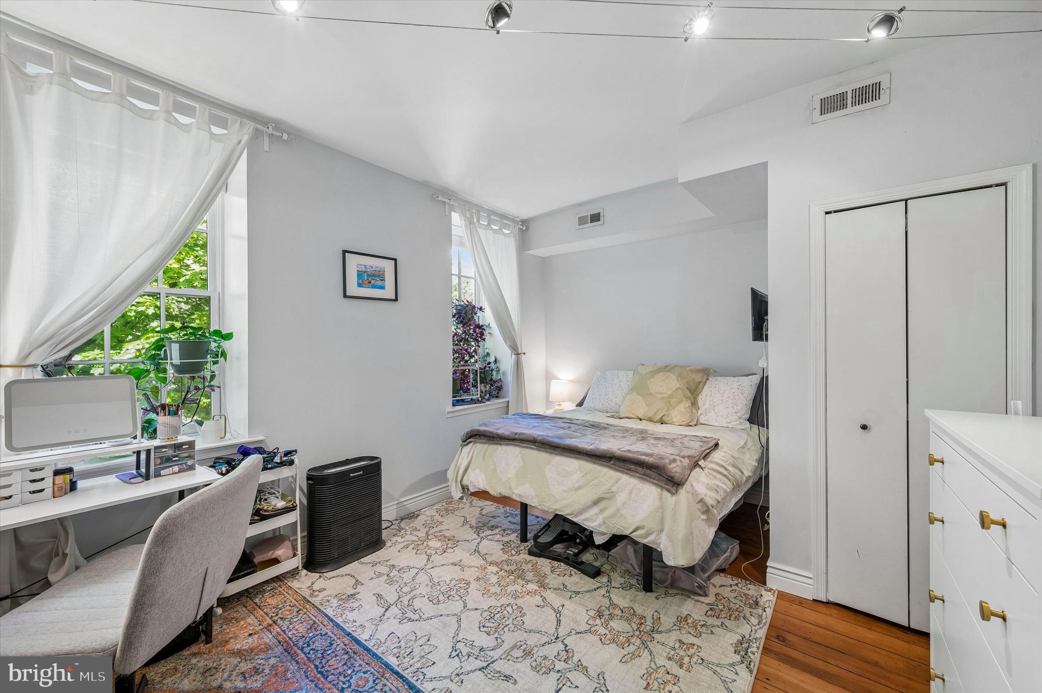 SOCIETY HILL - Residential