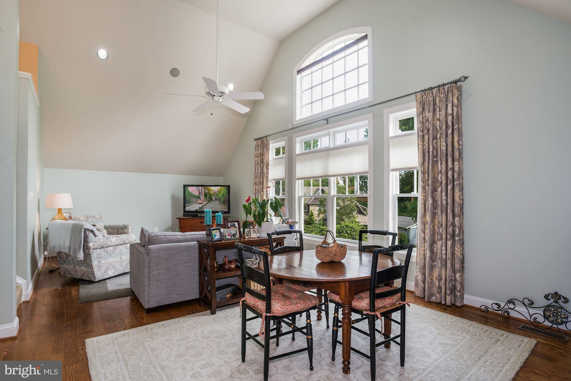 COUNTRY CLUB HILLS - Residential