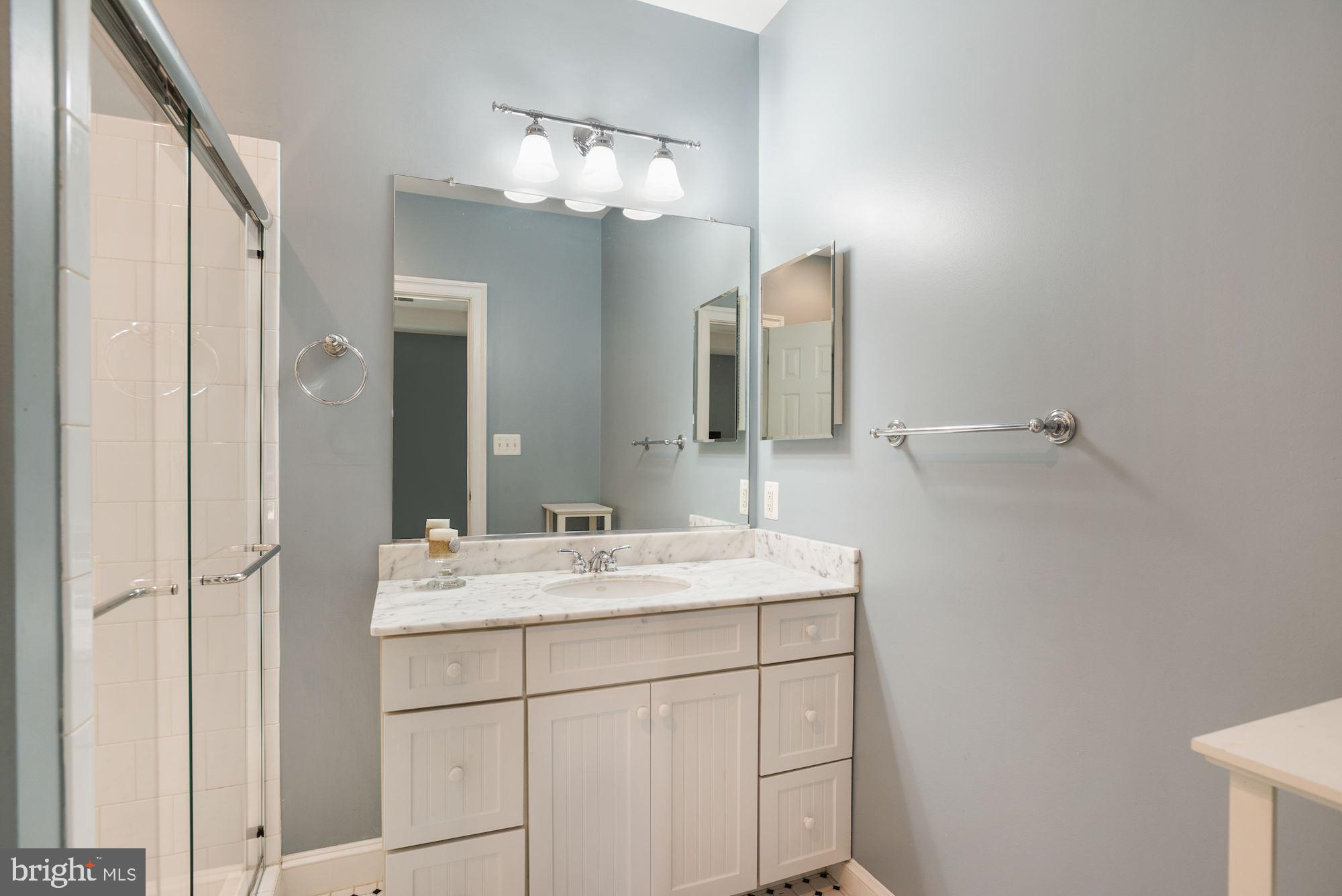 COUNTRY CLUB HILLS - Residential