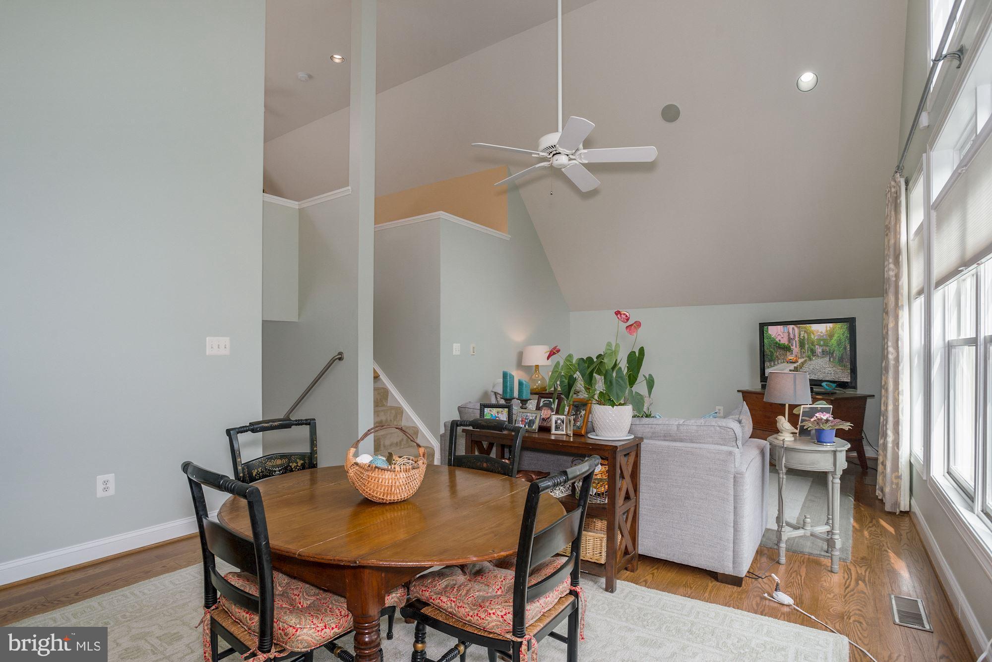 COUNTRY CLUB HILLS - Residential