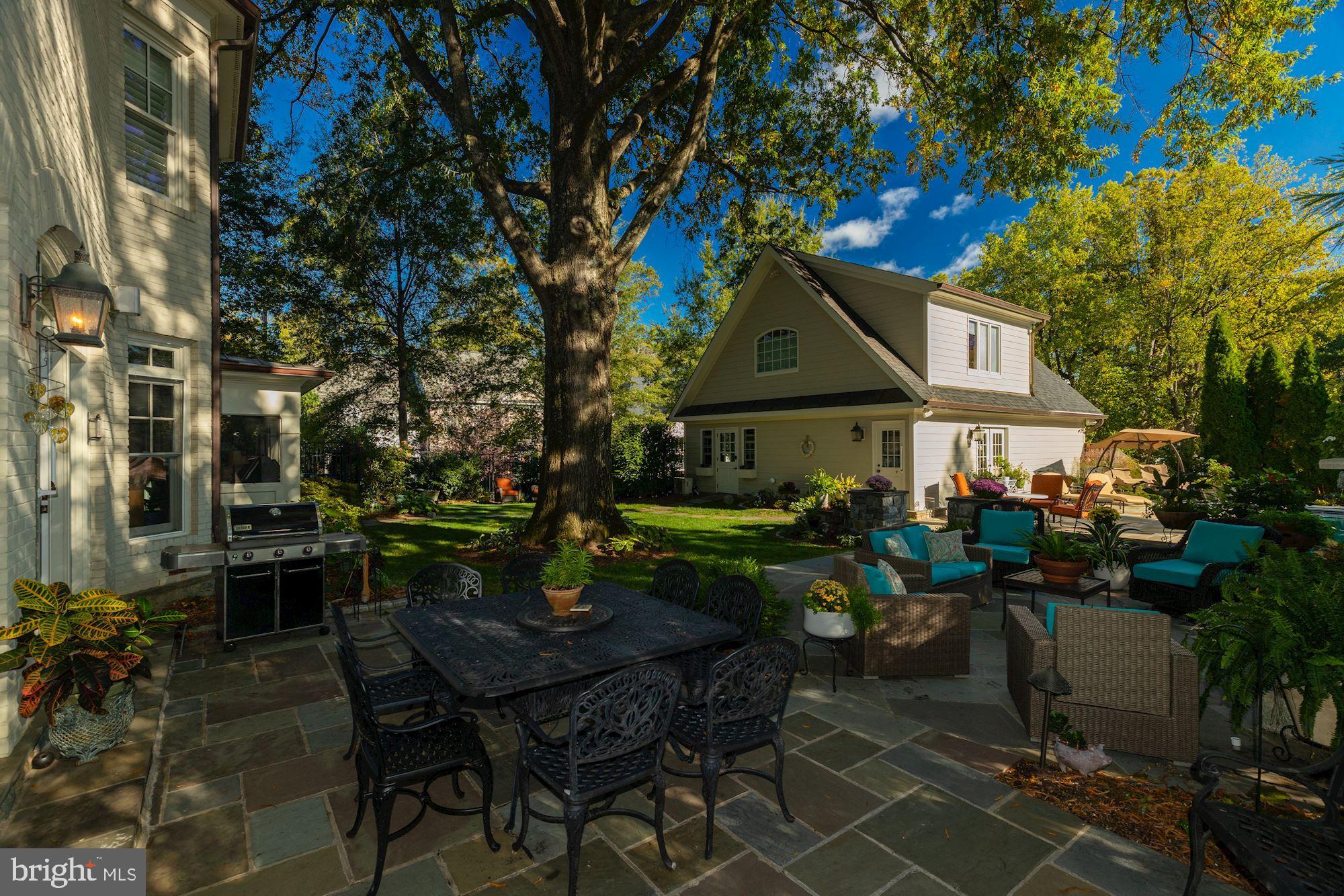 COUNTRY CLUB HILLS - Residential