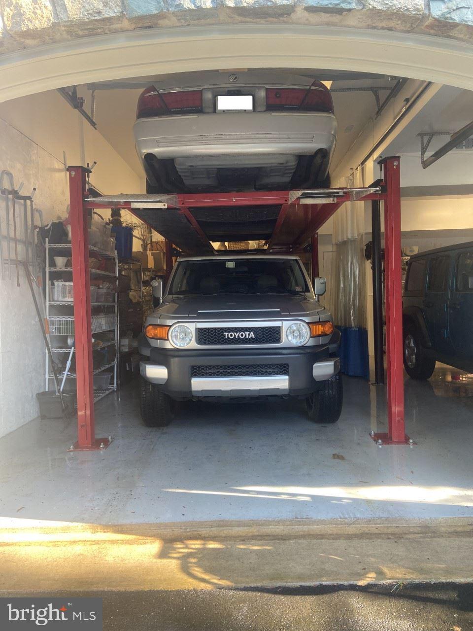 COUNTRY CLUB HILLS - Residential