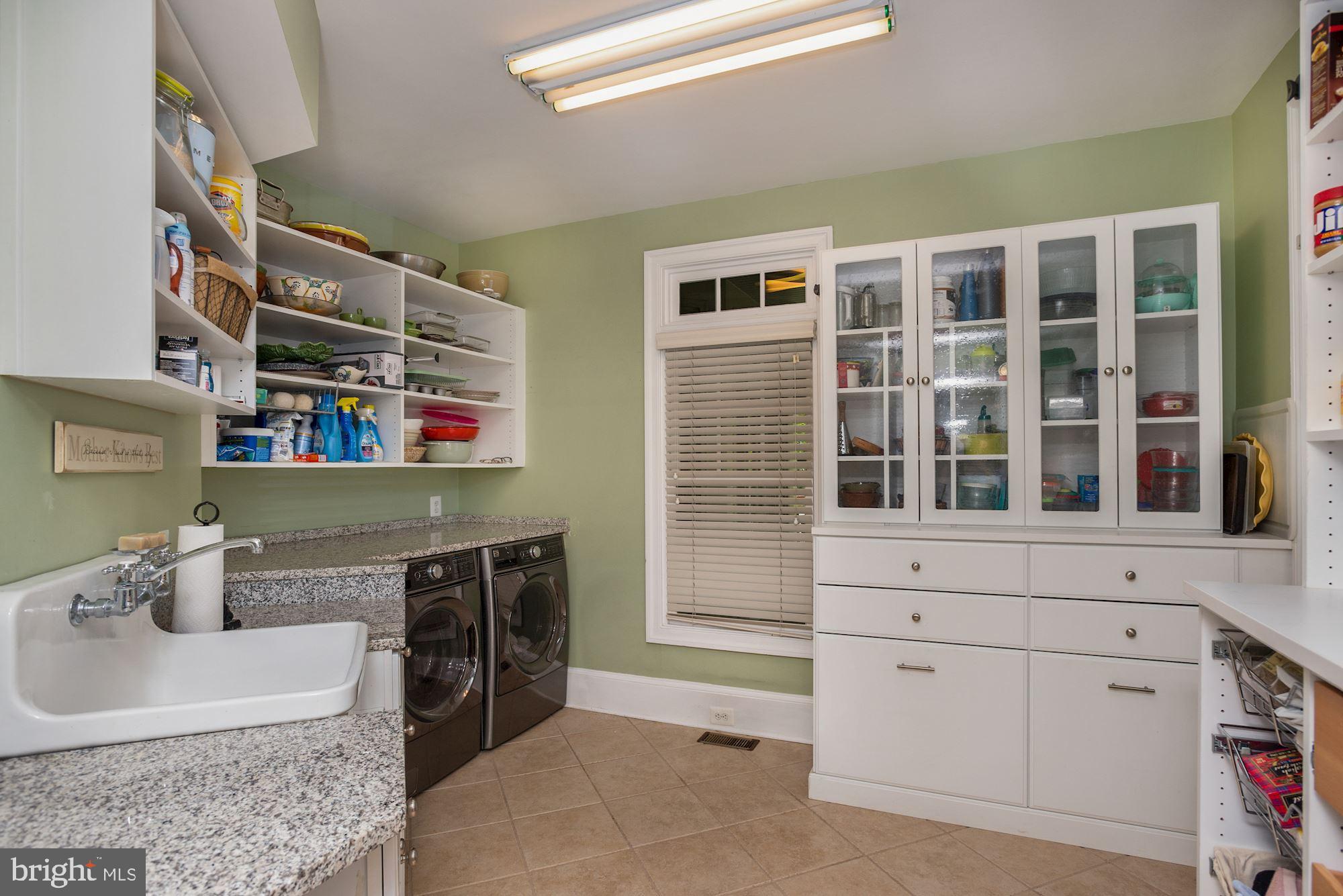 COUNTRY CLUB HILLS - Residential