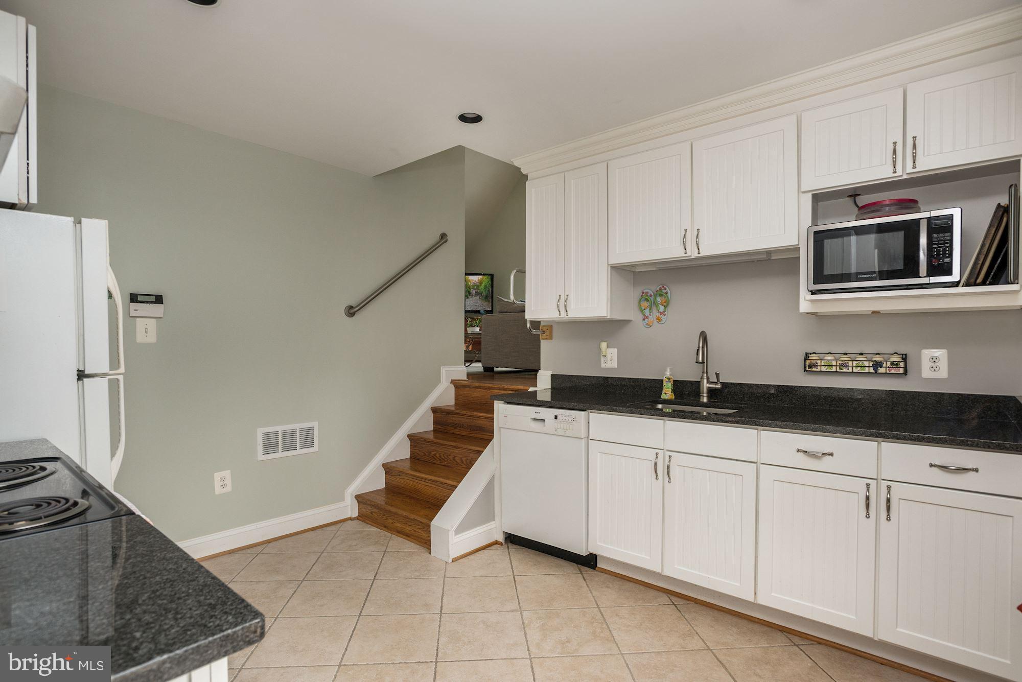 COUNTRY CLUB HILLS - Residential